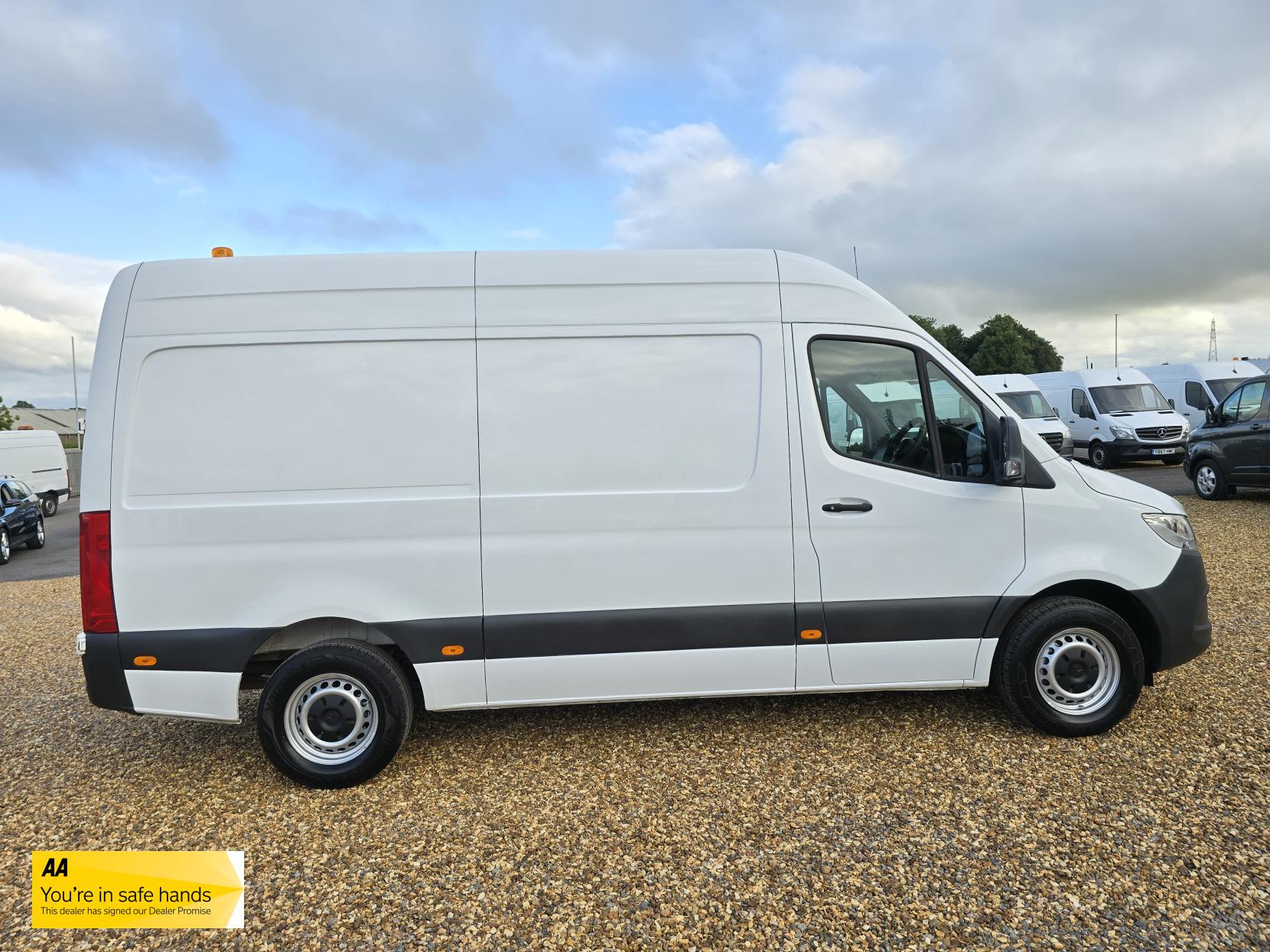 Mercedes-Benz Sprinter 2.1 316 CDI Panel Van 5dr Diesel Manual RWD L2 H2 Euro 6 (163 ps)