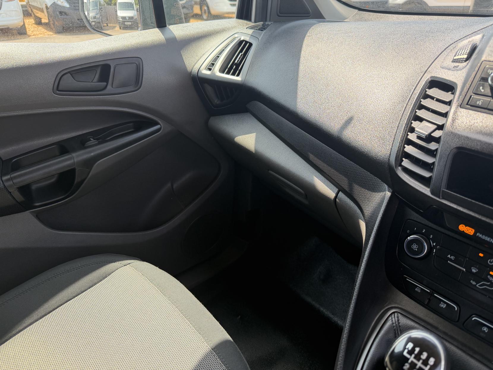 2020 Ford Transit Connect 1.5 240 EcoBlue Leader Panel Van 5dr Diesel Manual L2 Euro 6 (s/s) (100 ps) - Thumbnail 42