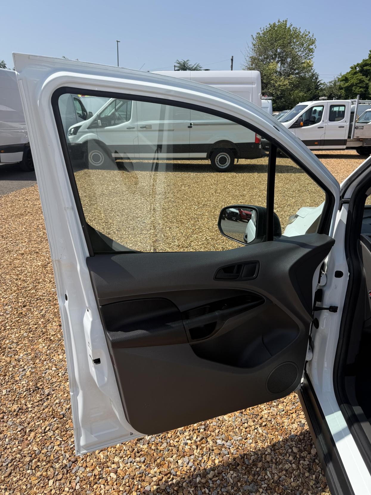 2020 Ford Transit Connect 1.5 240 EcoBlue Leader Panel Van 5dr Diesel Manual L2 Euro 6 (s/s) (100 ps) - Thumbnail 16