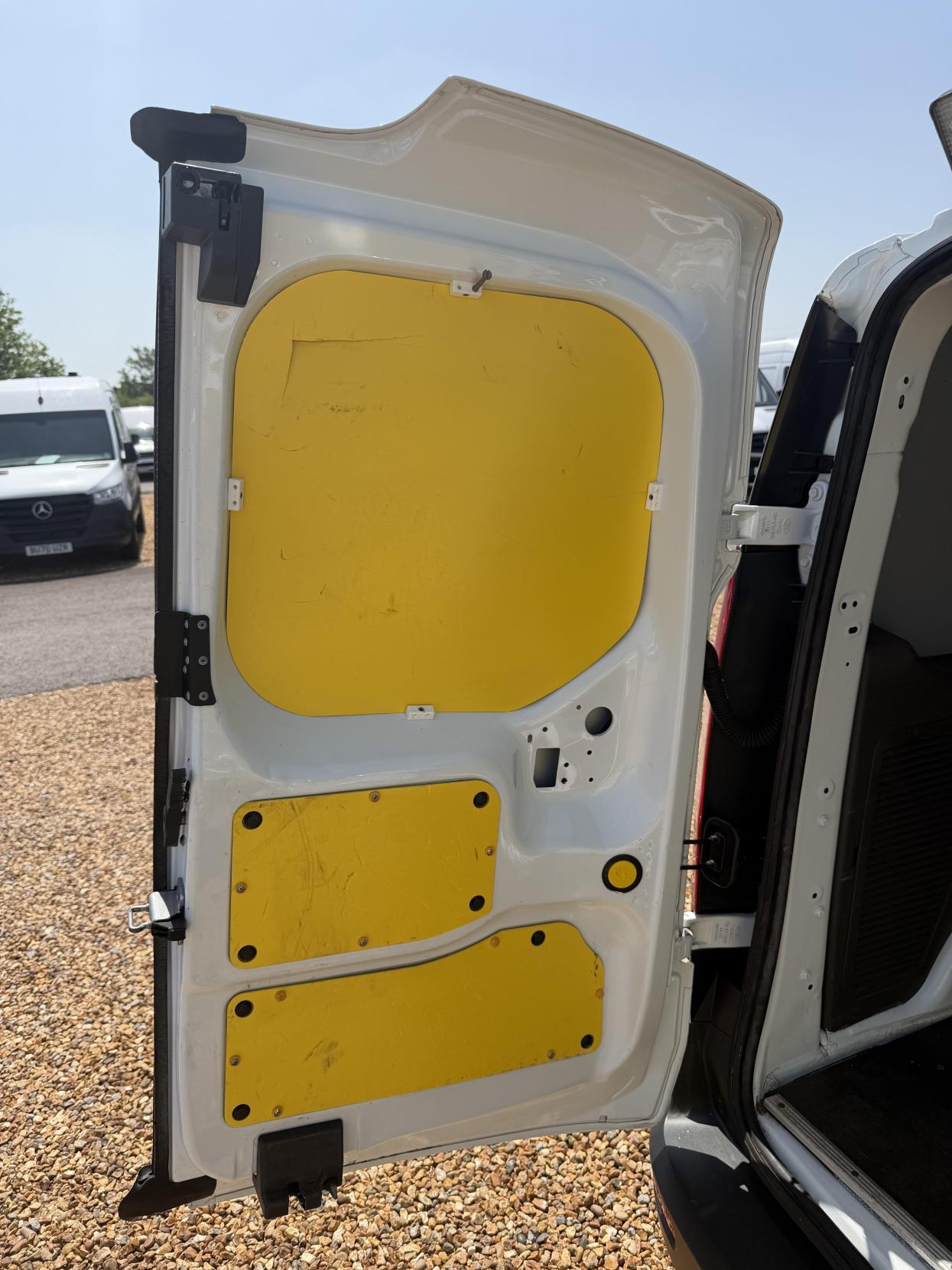 2020 Ford Transit Connect 1.5 240 EcoBlue Leader Panel Van 5dr Diesel Manual L2 Euro 6 (s/s) (100 ps) - Thumbnail 29