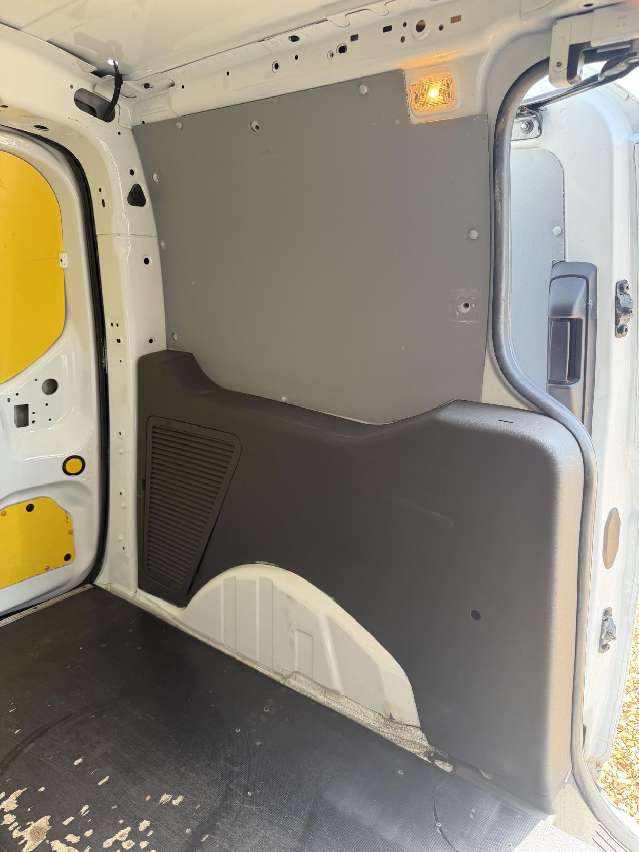 2020 Ford Transit Connect 1.5 240 EcoBlue Leader Panel Van 5dr Diesel Manual L2 Euro 6 (s/s) (100 ps) - Thumbnail 26