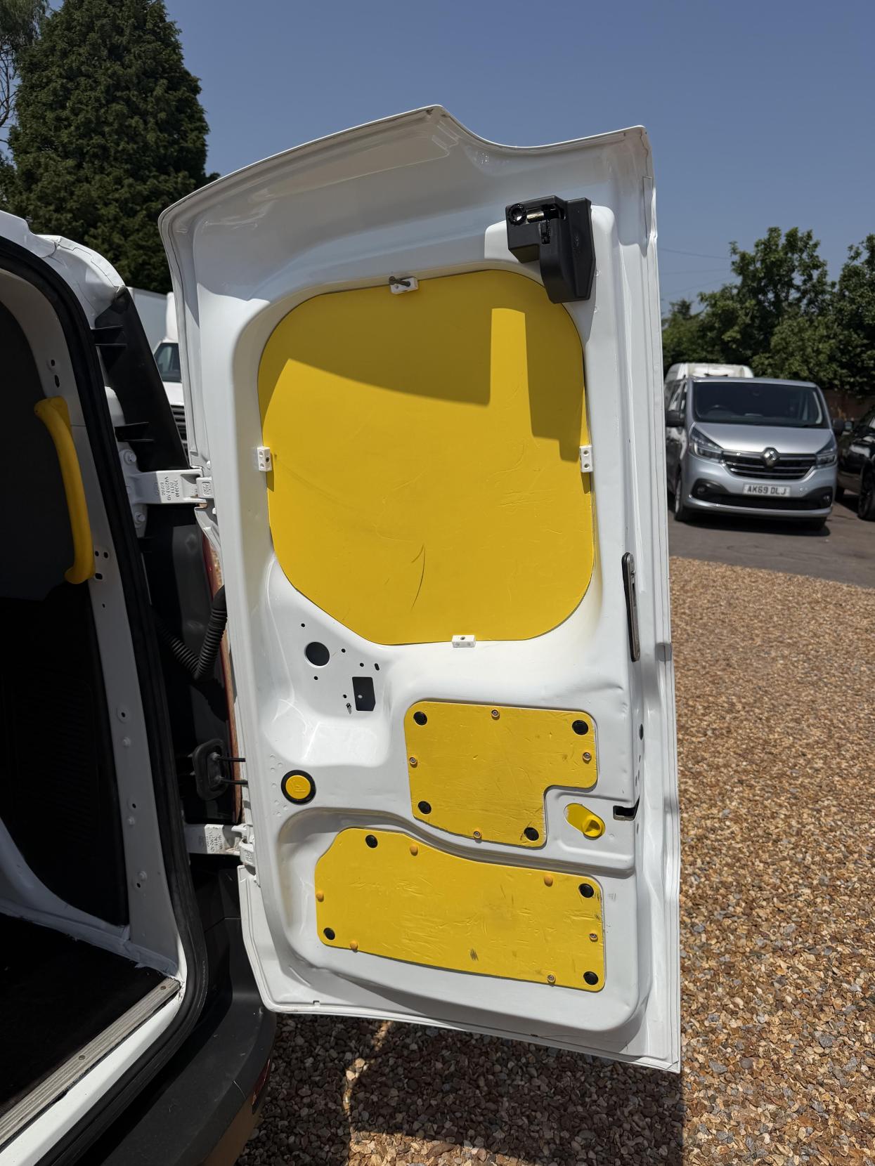 2020 Ford Transit Connect 1.5 240 EcoBlue Leader Panel Van 5dr Diesel Manual L2 Euro 6 (s/s) (100 ps) - Thumbnail 31