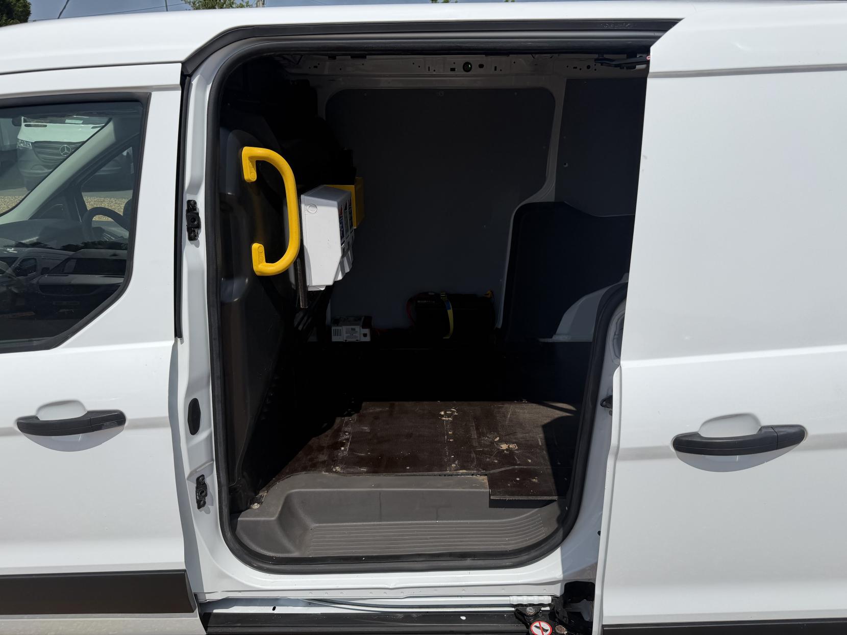 2020 Ford Transit Connect 1.5 240 EcoBlue Leader Panel Van 5dr Diesel Manual L2 Euro 6 (s/s) (100 ps) - Thumbnail 19