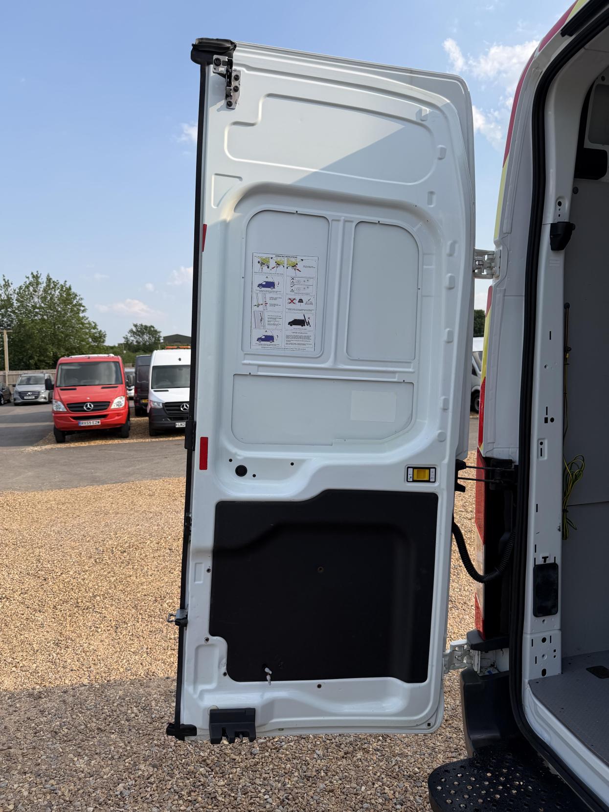 2016 Ford Transit 2.2 TDCi 350 Panel Van 5dr Diesel Manual RWD L2 H3 Euro 5 (155 ps) - Thumbnail 33