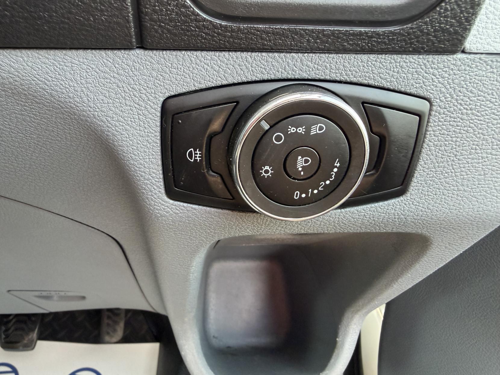 2016 Ford Transit 2.2 TDCi 350 Panel Van 5dr Diesel Manual RWD L2 H3 Euro 5 (155 ps) - Thumbnail 39