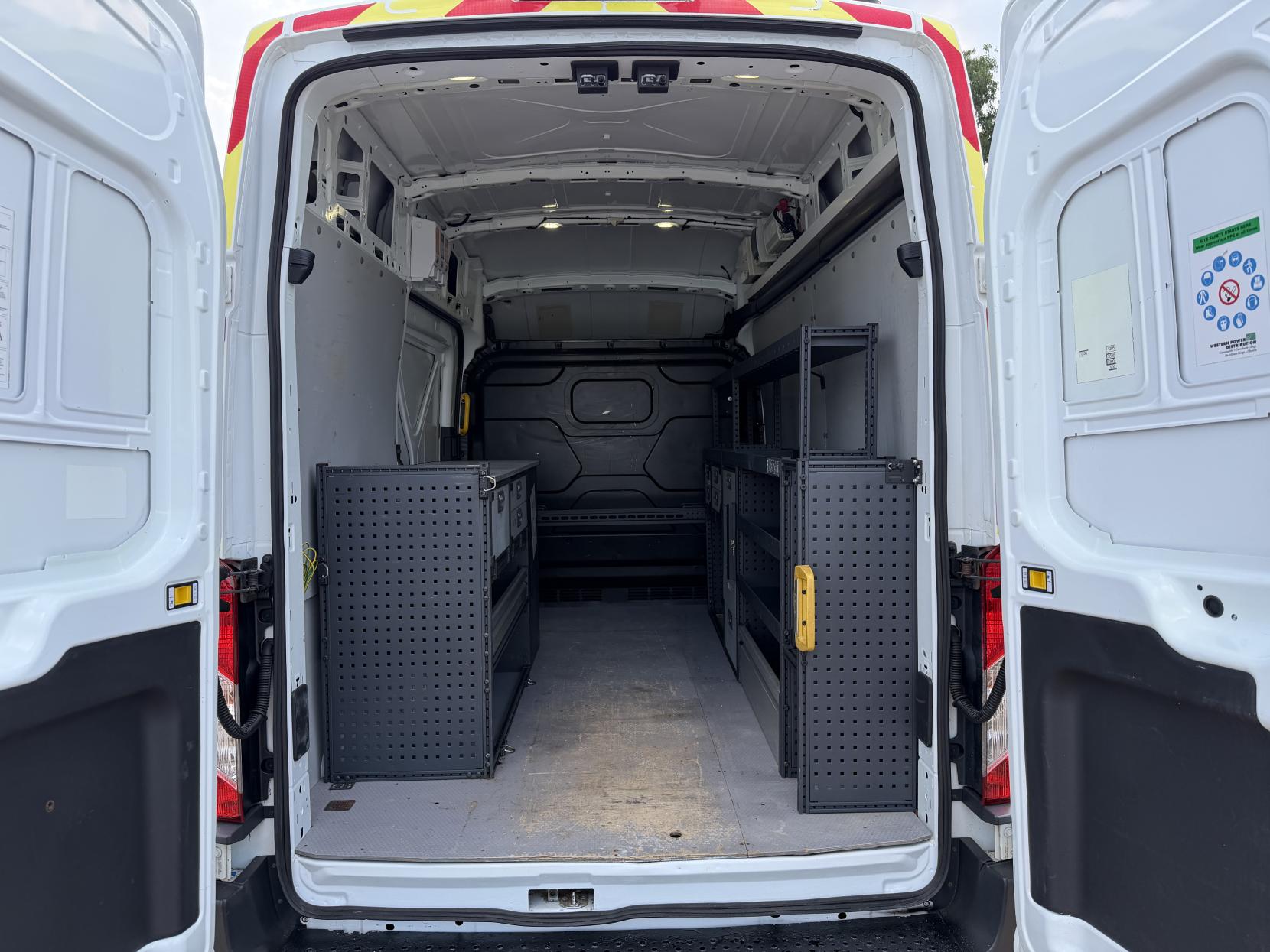 2016 Ford Transit 2.2 TDCi 350 Panel Van 5dr Diesel Manual RWD L2 H3 Euro 5 (155 ps) - Thumbnail 3
