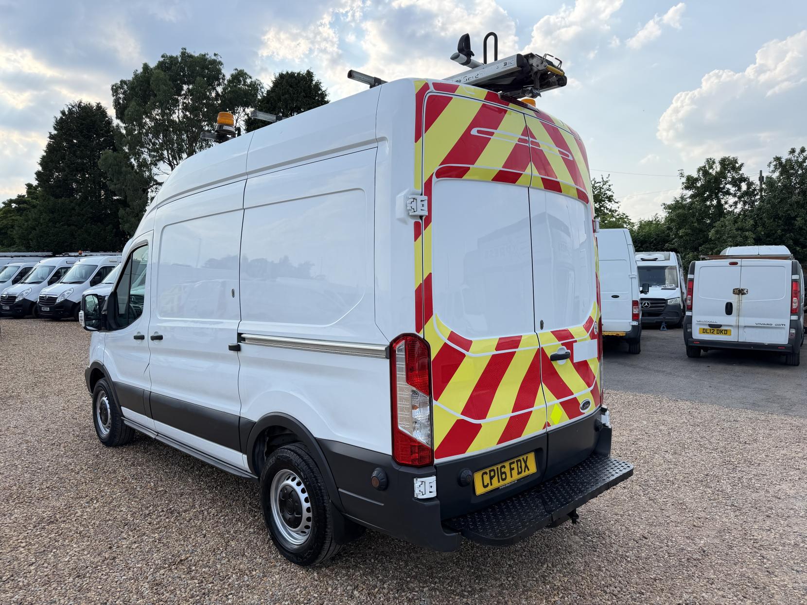 2016 Ford Transit 2.2 TDCi 350 Panel Van 5dr Diesel Manual RWD L2 H3 Euro 5 (155 ps) - Thumbnail 9