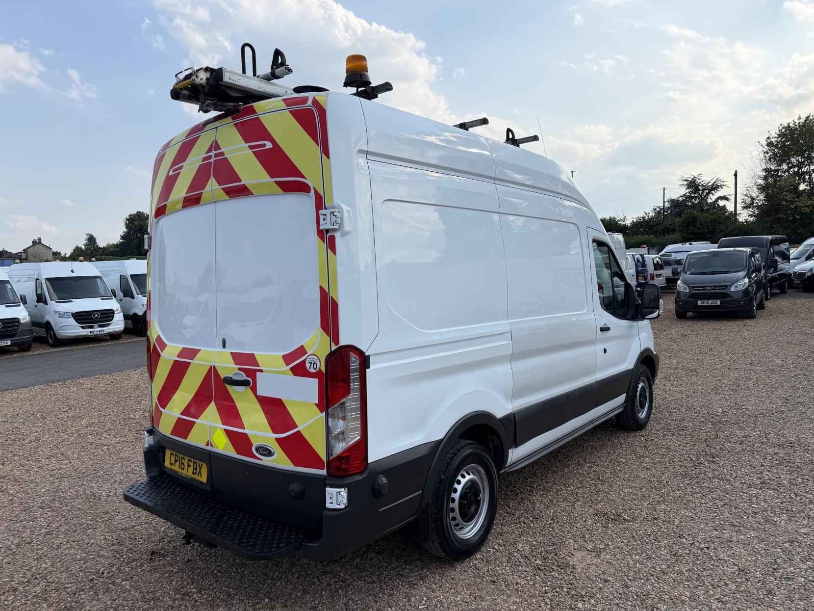 2016 Ford Transit 2.2 TDCi 350 Panel Van 5dr Diesel Manual RWD L2 H3 Euro 5 (155 ps) - Thumbnail 11