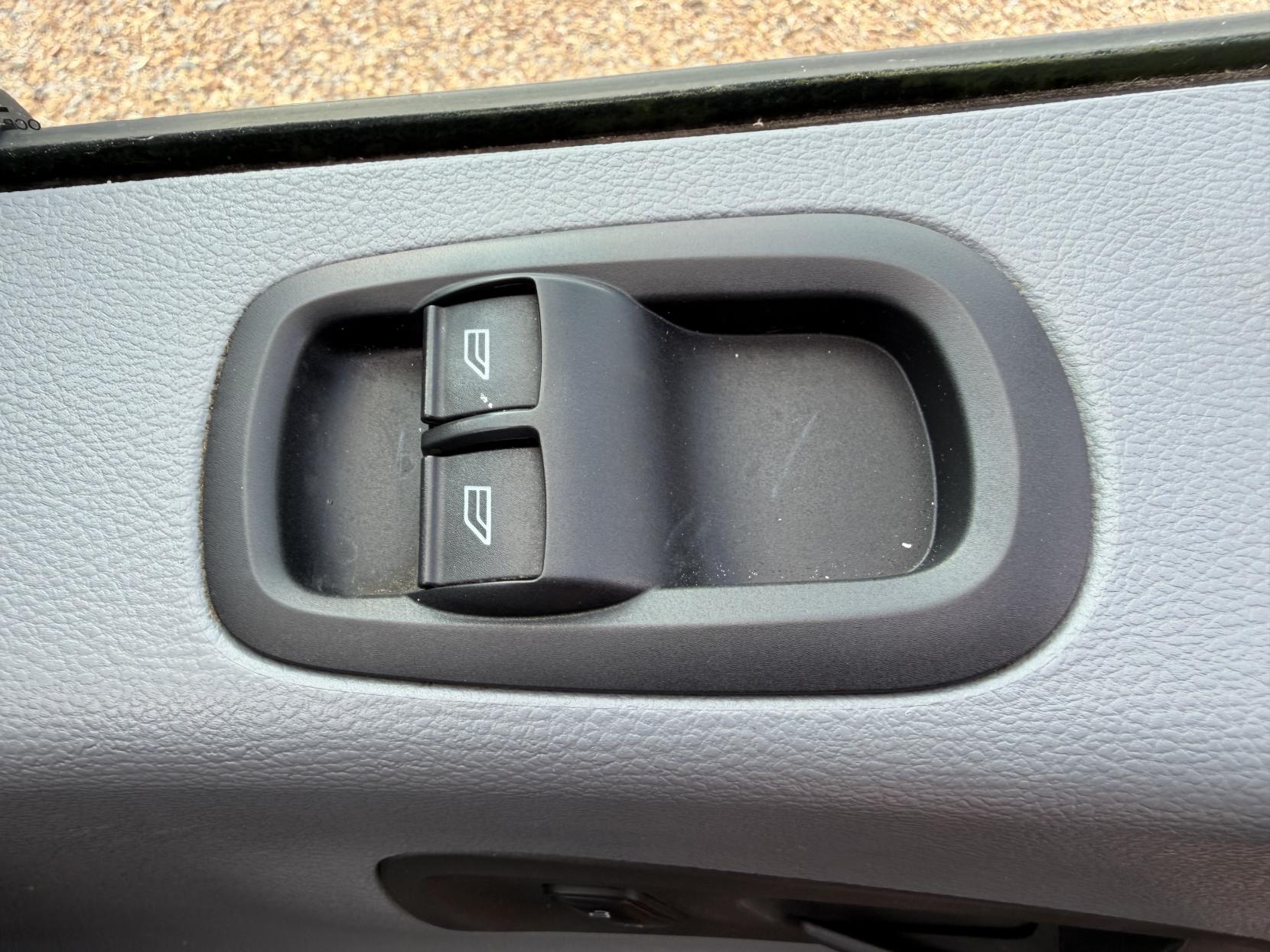 2016 Ford Transit 2.2 TDCi 350 Panel Van 5dr Diesel Manual RWD L2 H3 Euro 5 (155 ps) - Thumbnail 41