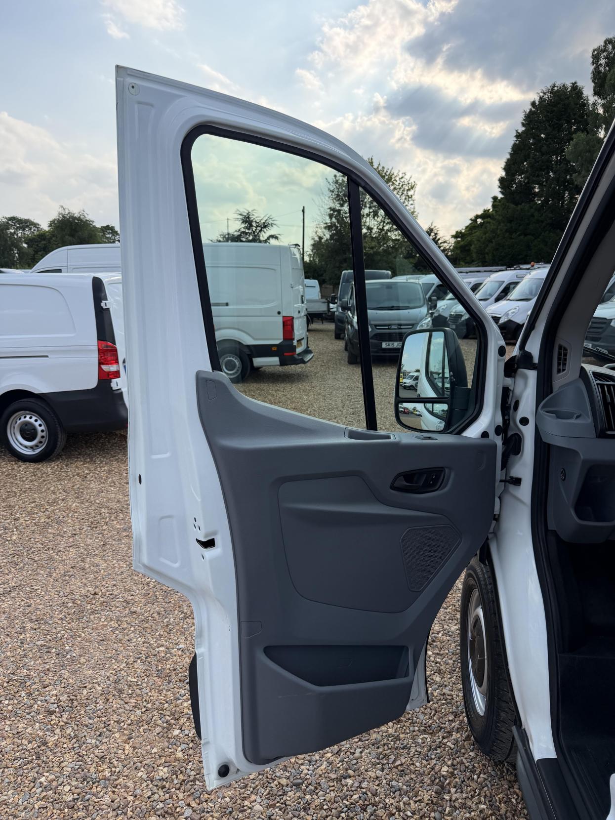 2016 Ford Transit 2.2 TDCi 350 Panel Van 5dr Diesel Manual RWD L2 H3 Euro 5 (155 ps) - Thumbnail 19