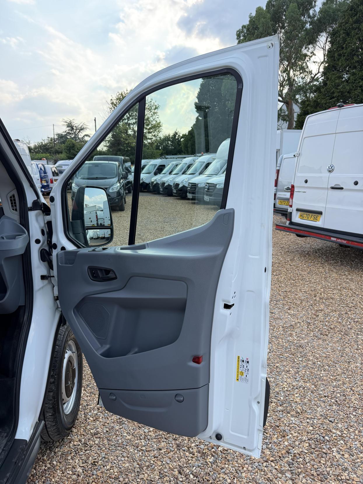 2016 Ford Transit 2.2 TDCi 350 Panel Van 5dr Diesel Manual RWD L2 H3 Euro 5 (155 ps) - Thumbnail 16