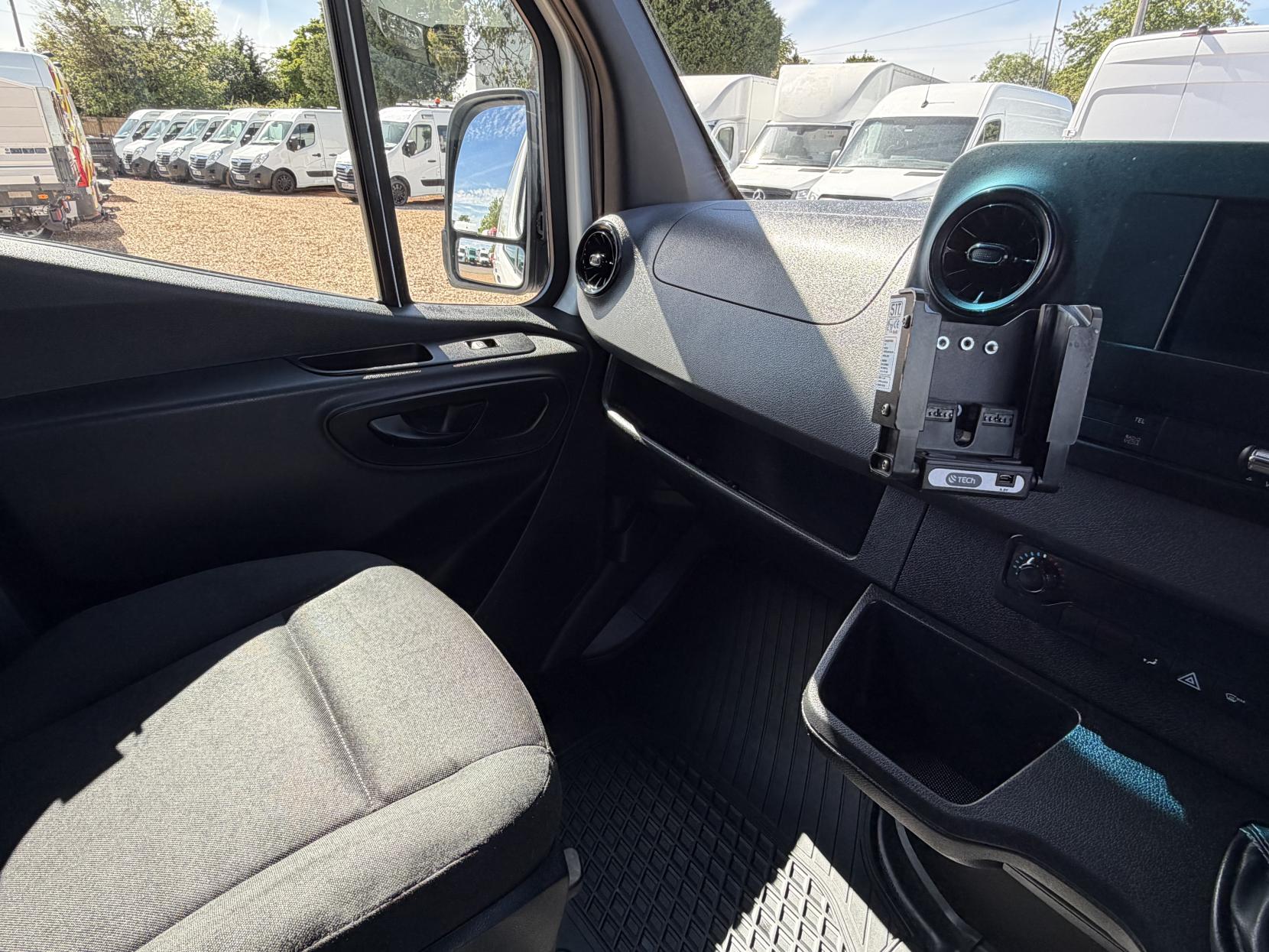 2019 Mercedes-Benz Sprinter 2.1 311 CDI Panel Van 5dr Diesel Manual RWD L3 H2 Euro 6 (114 ps) - Thumbnail 19