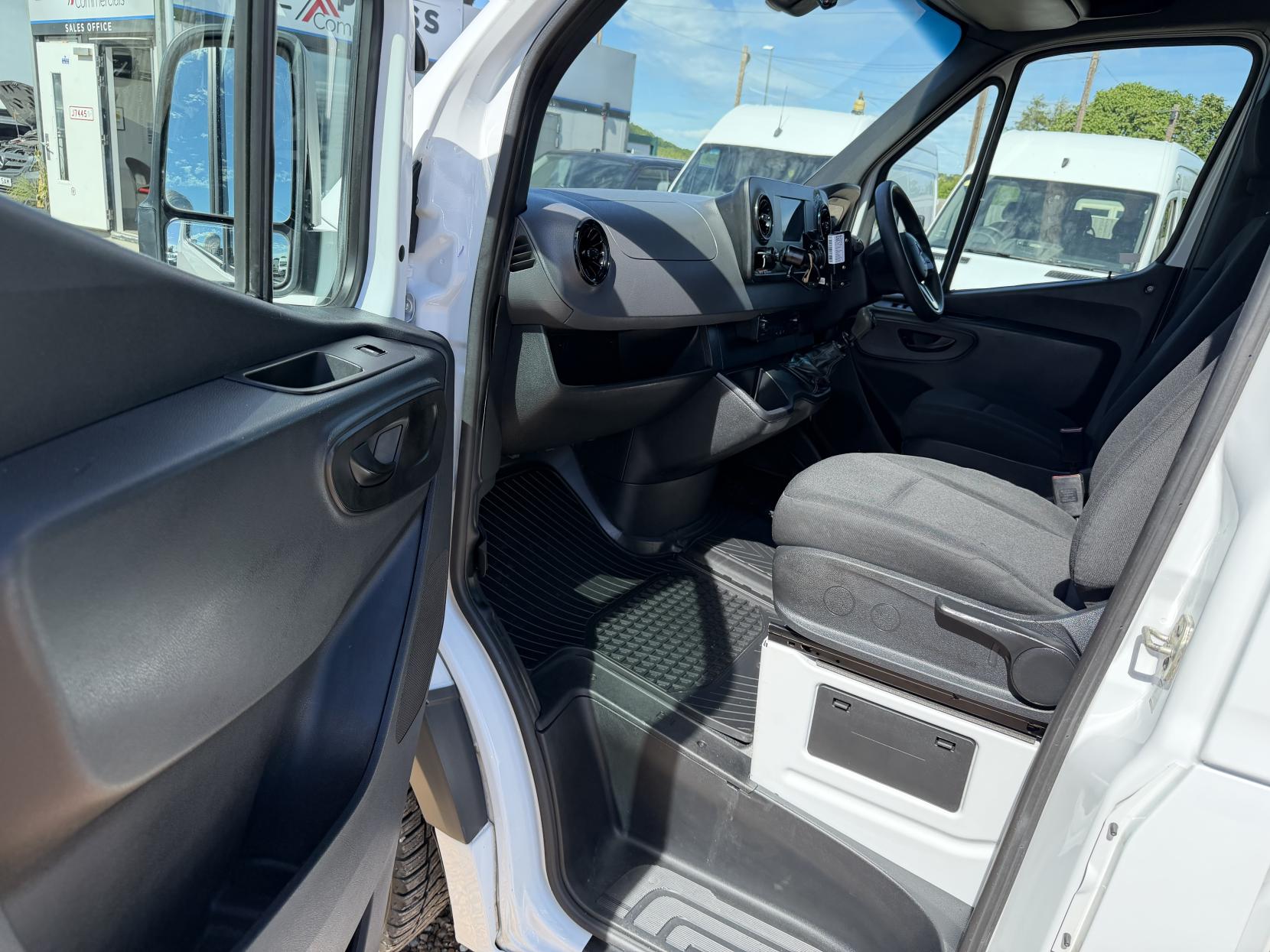 2019 Mercedes-Benz Sprinter 2.1 311 CDI Panel Van 5dr Diesel Manual RWD L3 H2 Euro 6 (114 ps) - Thumbnail 32