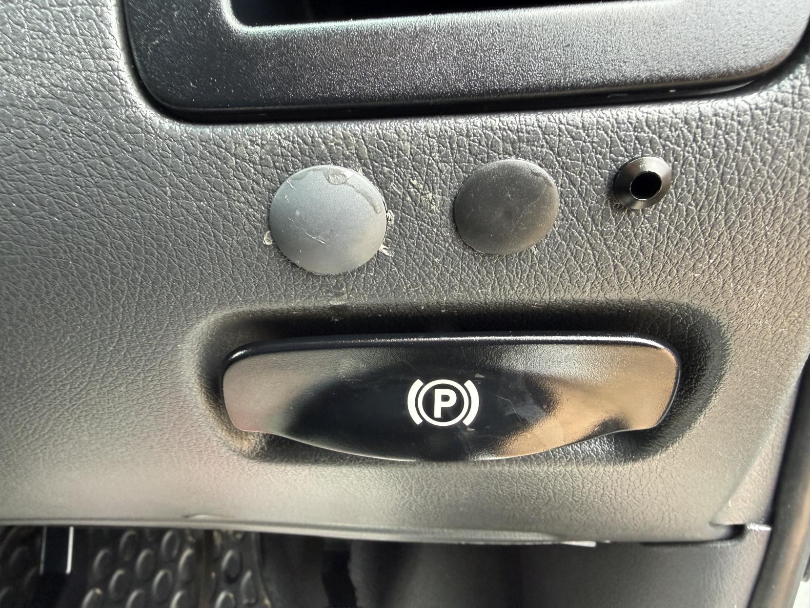 Mercedes-Benz Vito 2.1 113 CDi Dualiner Minibus 5dr Diesel Manual L1 (198 g/km, 136 bhp)