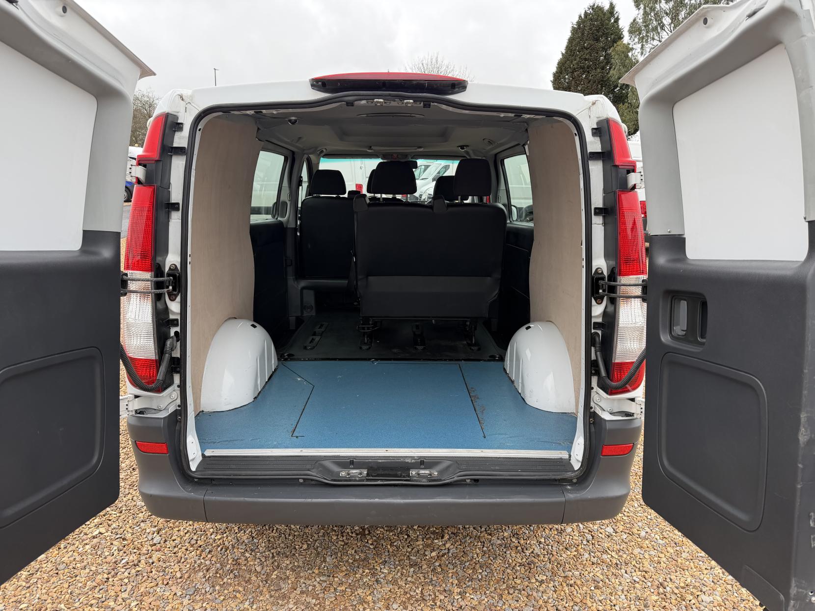 Mercedes-Benz Vito 2.1 113 CDi Dualiner Minibus 5dr Diesel Manual L1 (198 g/km, 136 bhp)