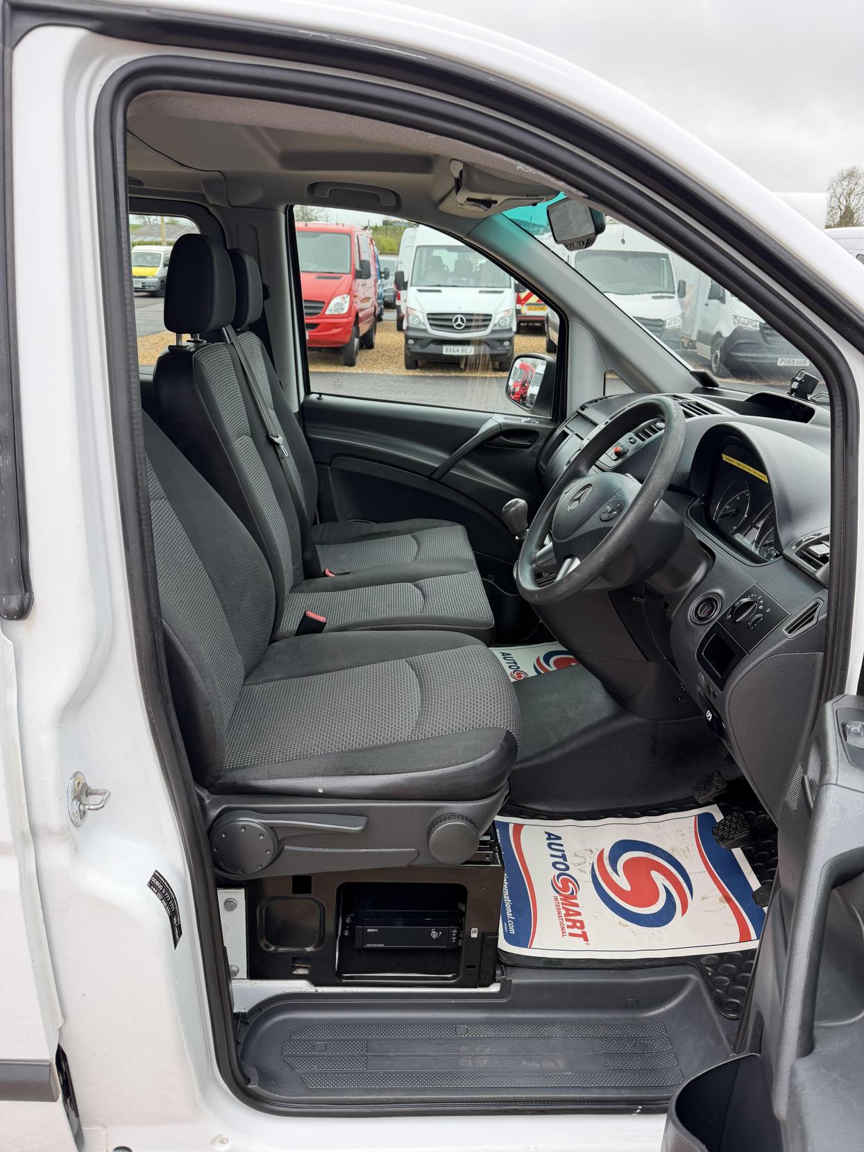 Mercedes-Benz Vito 2.1 113 CDi Dualiner Minibus 5dr Diesel Manual L1 (198 g/km, 136 bhp)