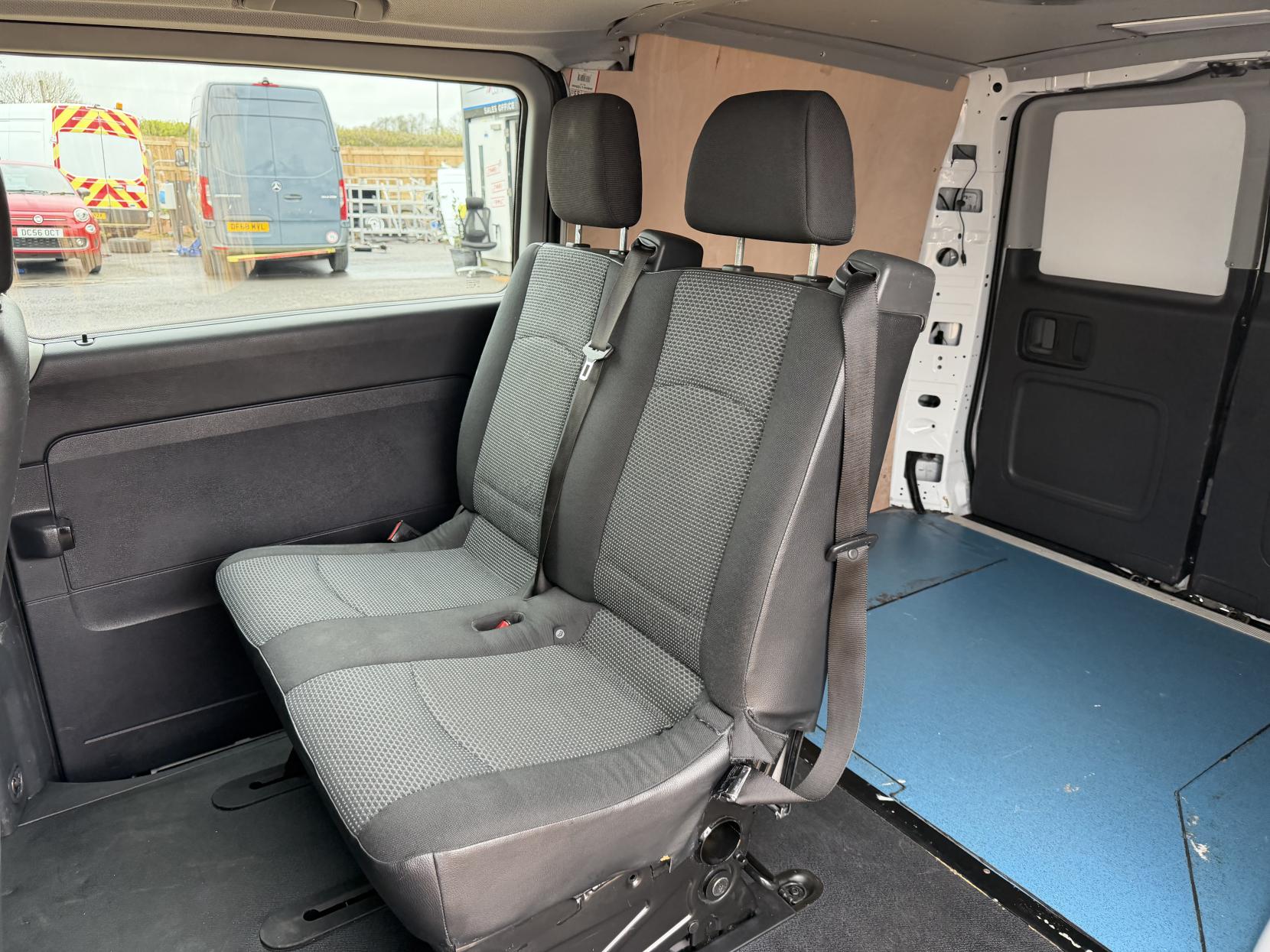 Mercedes-Benz Vito 2.1 113 CDi Dualiner Minibus 5dr Diesel Manual L1 (198 g/km, 136 bhp)