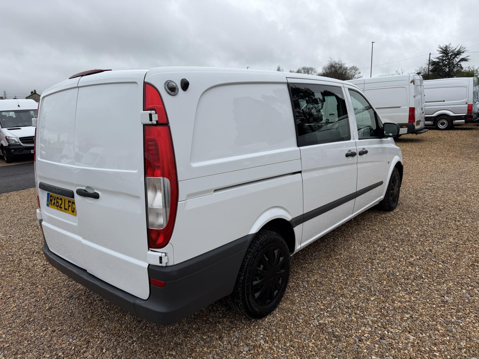 Mercedes-Benz Vito 2.1 113 CDi Dualiner Minibus 5dr Diesel Manual L1 (198 g/km, 136 bhp)