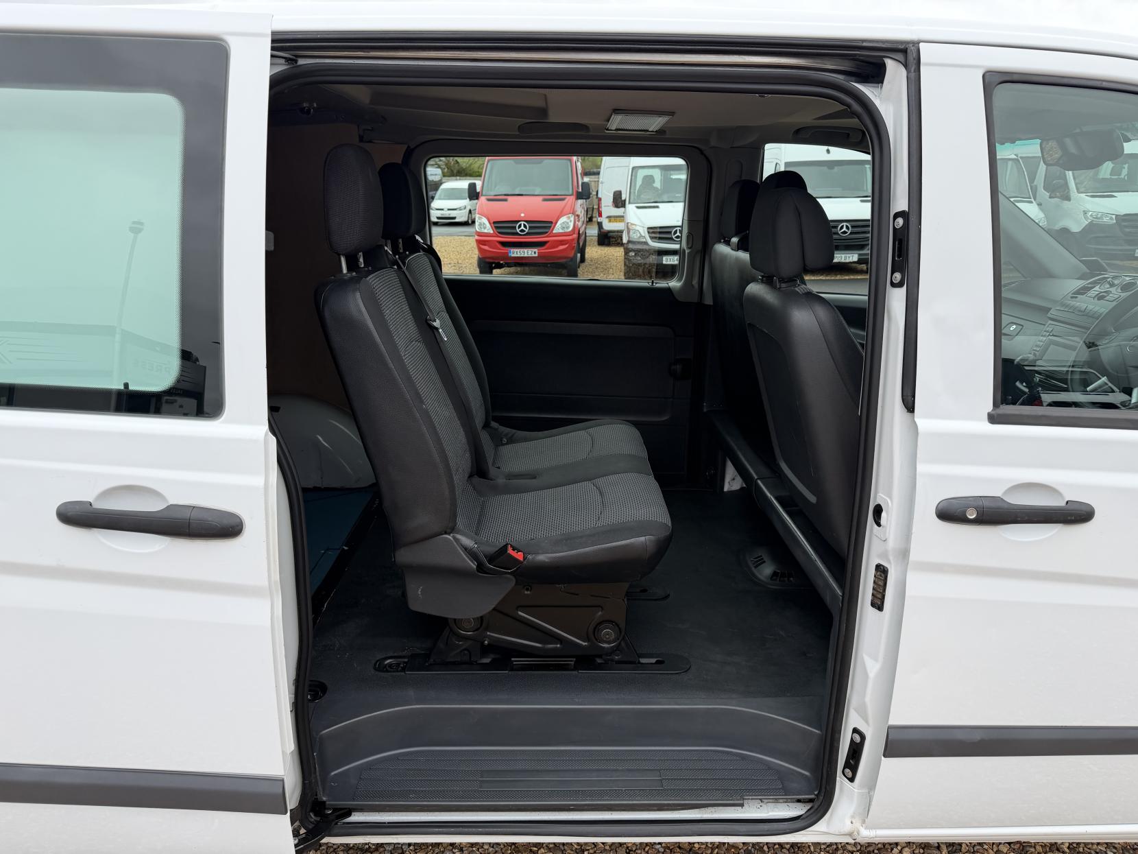 Mercedes-Benz Vito 2.1 113 CDi Dualiner Minibus 5dr Diesel Manual L1 (198 g/km, 136 bhp)