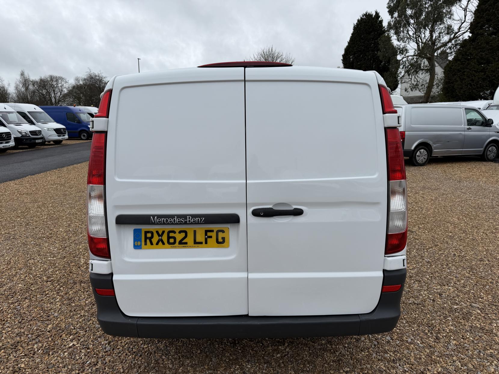 Mercedes-Benz Vito 2.1 113 CDi Dualiner Minibus 5dr Diesel Manual L1 (198 g/km, 136 bhp)