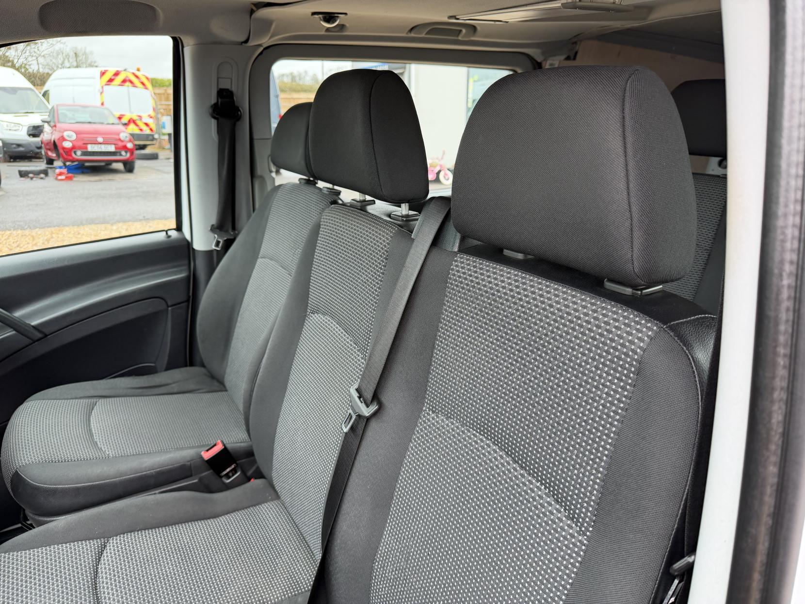 Mercedes-Benz Vito 2.1 113 CDi Dualiner Minibus 5dr Diesel Manual L1 (198 g/km, 136 bhp)