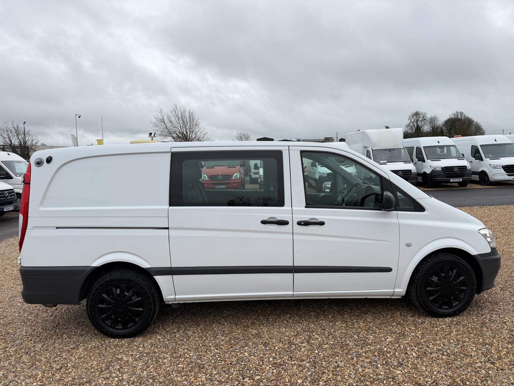 Mercedes-Benz Vito 2.1 113 CDi Dualiner Minibus 5dr Diesel Manual L1 (198 g/km, 136 bhp)