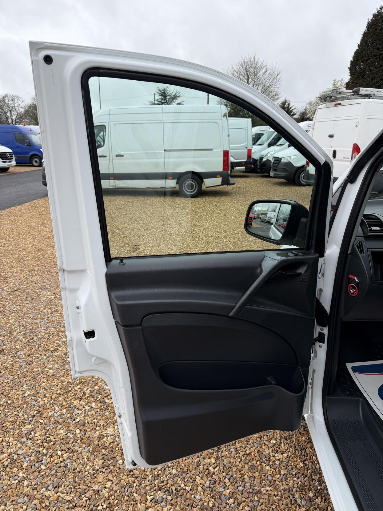 Mercedes-Benz Vito 2.1 113 CDi Dualiner Minibus 5dr Diesel Manual L1 (198 g/km, 136 bhp)