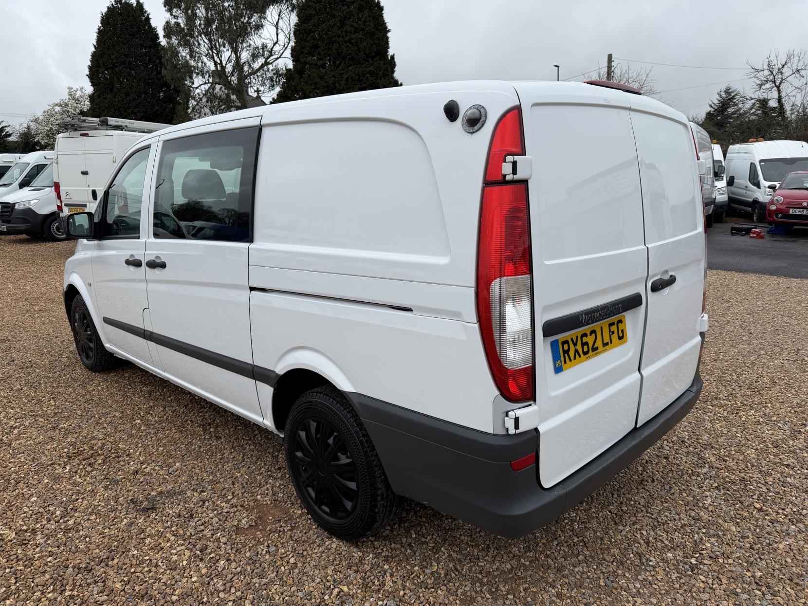 Mercedes-Benz Vito 2.1 113 CDi Dualiner Minibus 5dr Diesel Manual L1 (198 g/km, 136 bhp)