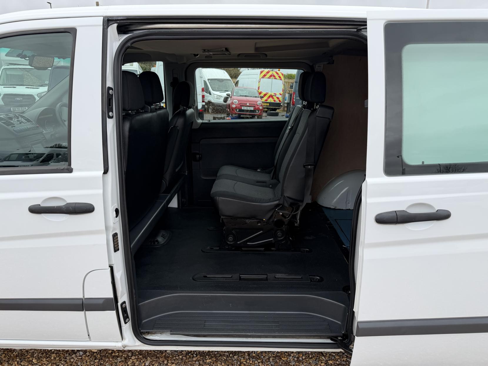 Mercedes-Benz Vito 2.1 113 CDi Dualiner Minibus 5dr Diesel Manual L1 (198 g/km, 136 bhp)