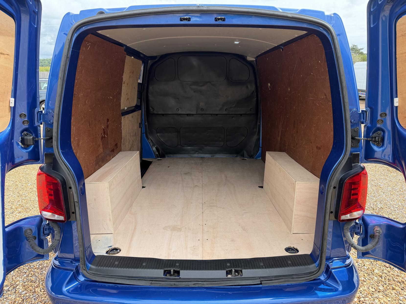 2021 Volkswagen Transporter 2.0 TDI T28 Startline Panel Van 5dr Diesel Manual FWD SWB Euro 6 (s/s) (110 ps) - Thumbnail 3