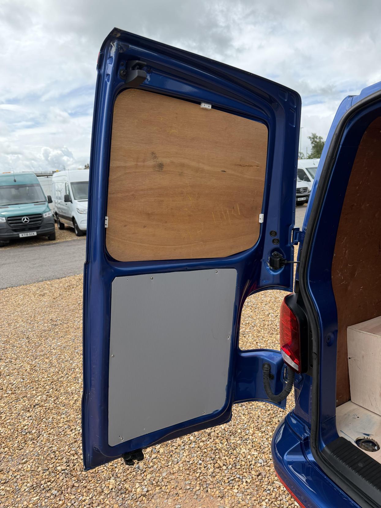 2021 Volkswagen Transporter 2.0 TDI T28 Startline Panel Van 5dr Diesel Manual FWD SWB Euro 6 (s/s) (110 ps) - Thumbnail 29