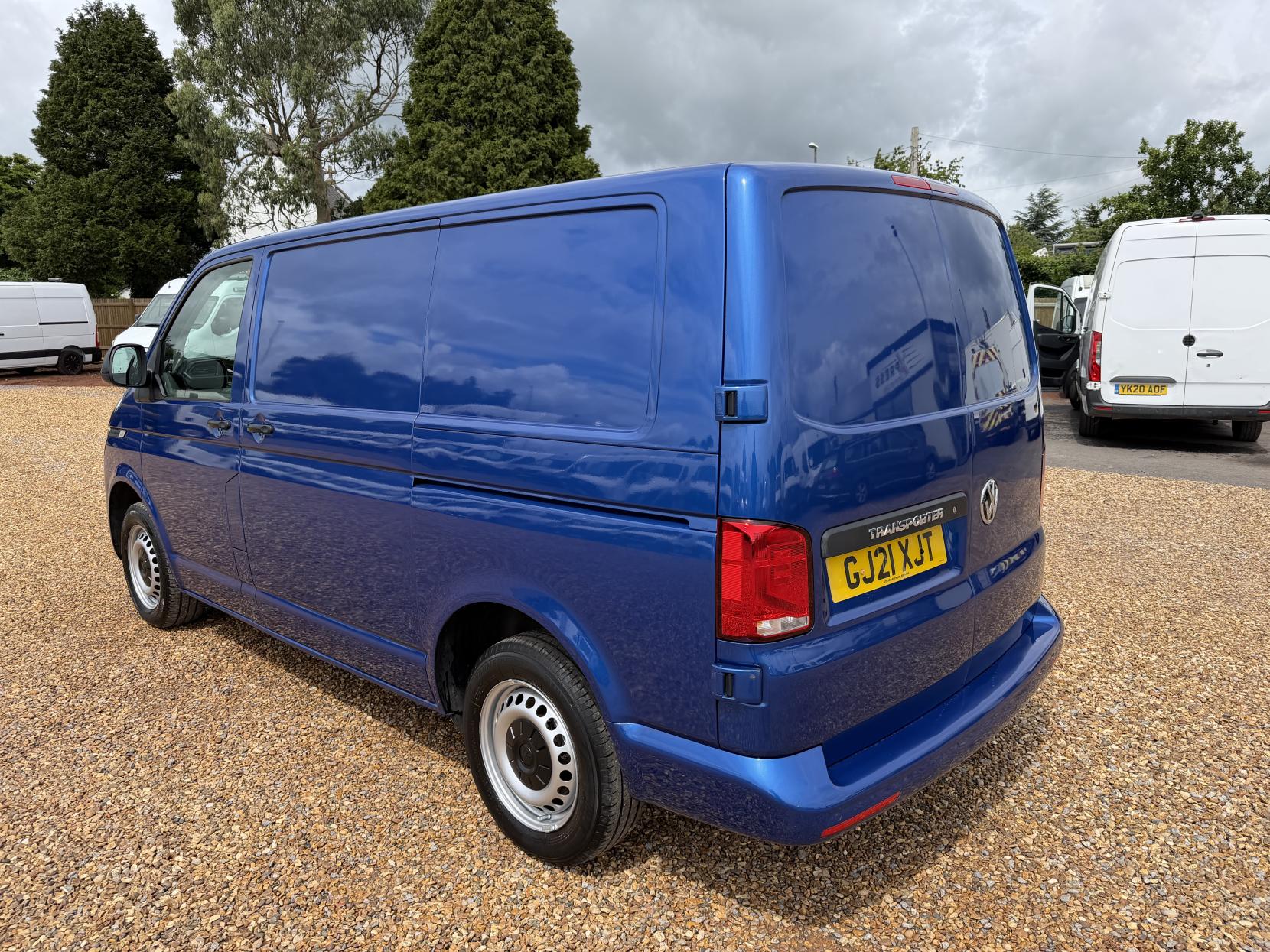 2021 Volkswagen Transporter 2.0 TDI T28 Startline Panel Van 5dr Diesel Manual FWD SWB Euro 6 (s/s) (110 ps) - Thumbnail 10