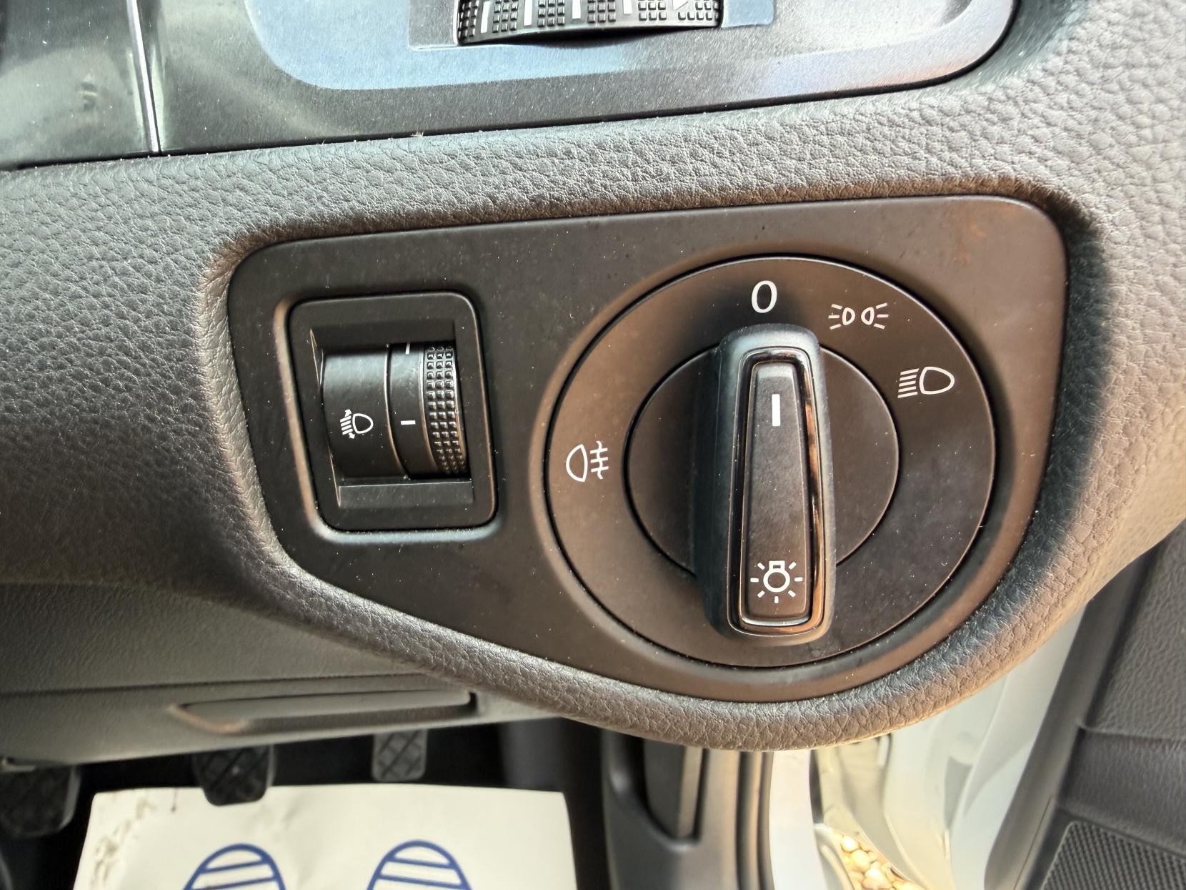 2018 Volkswagen Golf 1.0 TSI S Hatchback 5dr Petrol Manual Euro 6 (s/s) (85 ps) - Thumbnail 27