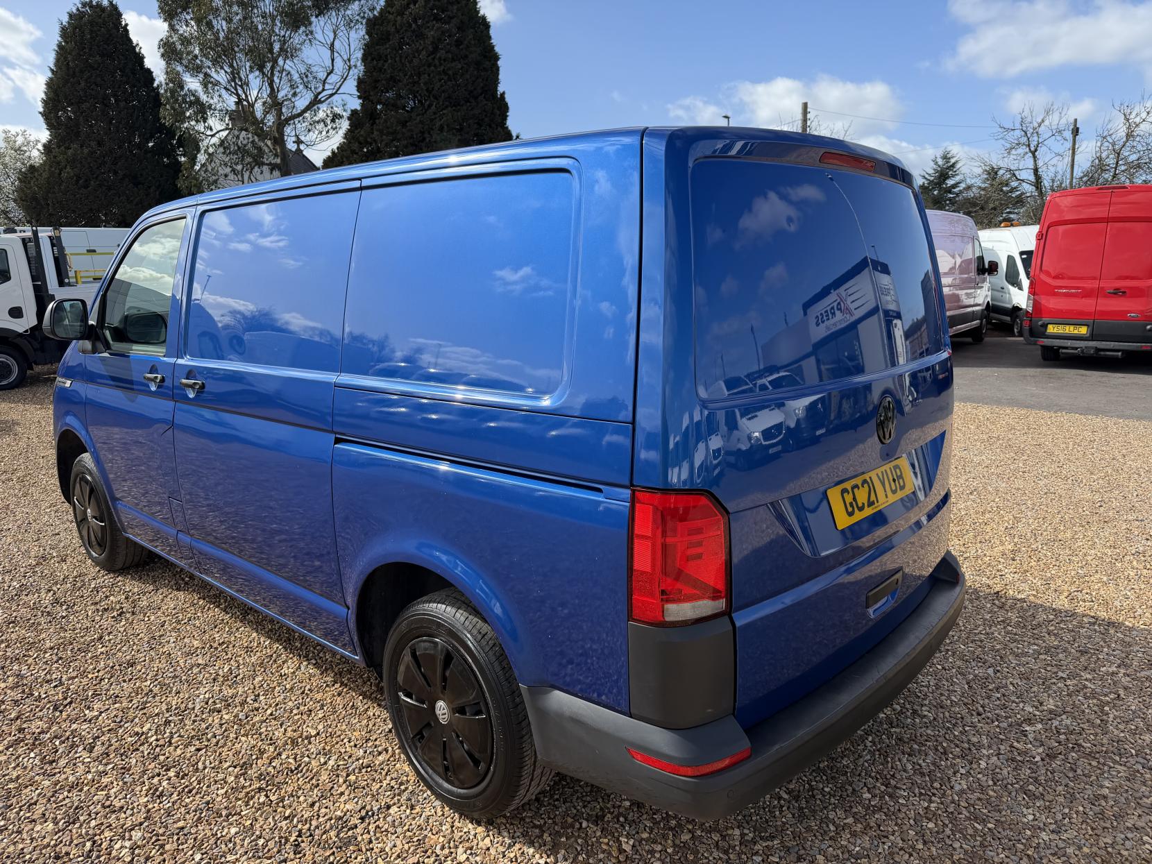 Volkswagen Transporter 2.0 TDI T28 Startline Panel Van 5dr Diesel Manual FWD SWB Euro 6 (s/s) (110 ps)
