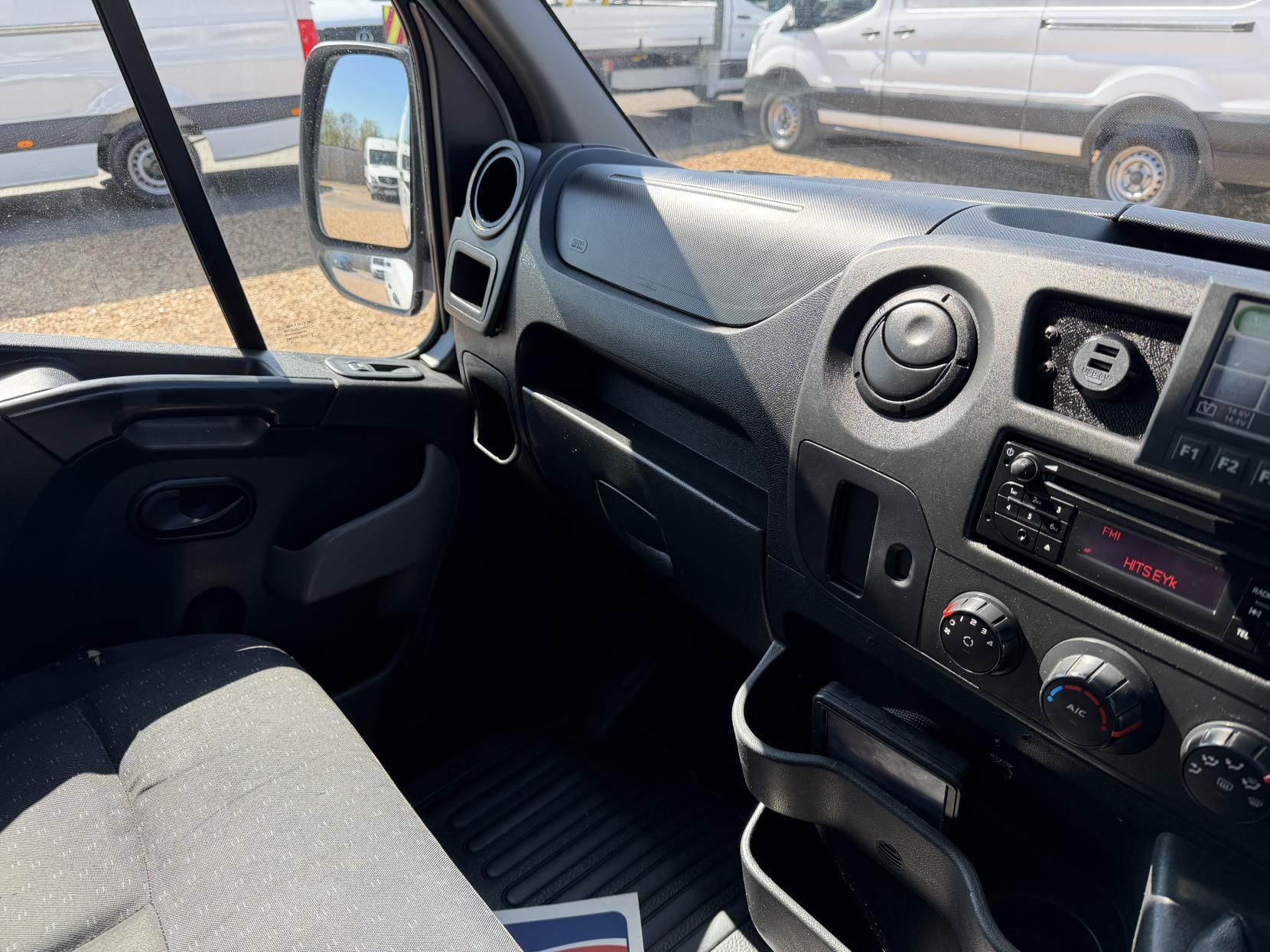 2018 Vauxhall Movano 2.3 CDTi 3500 Panel Van 5dr Diesel Manual FWD L2 H2 Euro 6 (130 ps) - Thumbnail 30