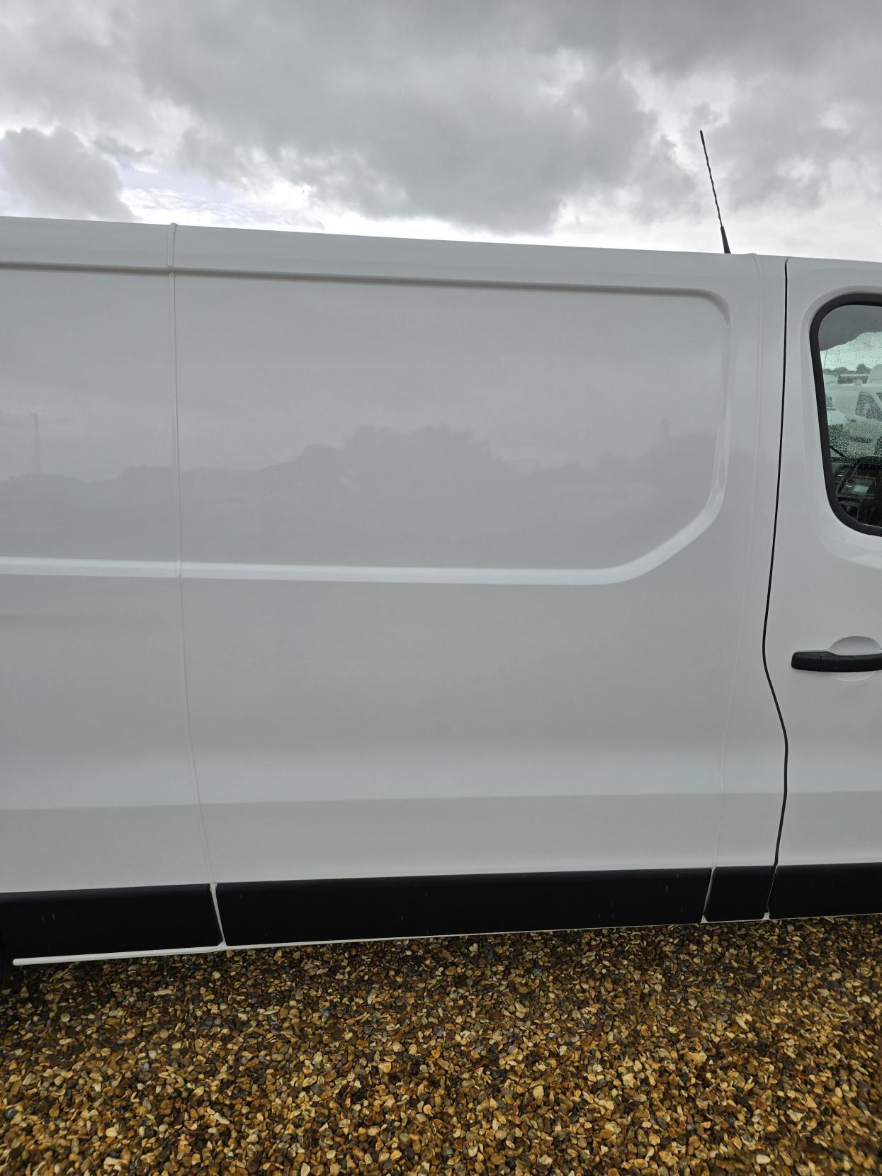 Renault Trafic 1.6 dCi 29 Business Panel Van 5dr Diesel Manual LWB Standard Roof Euro 6 (120 ps)