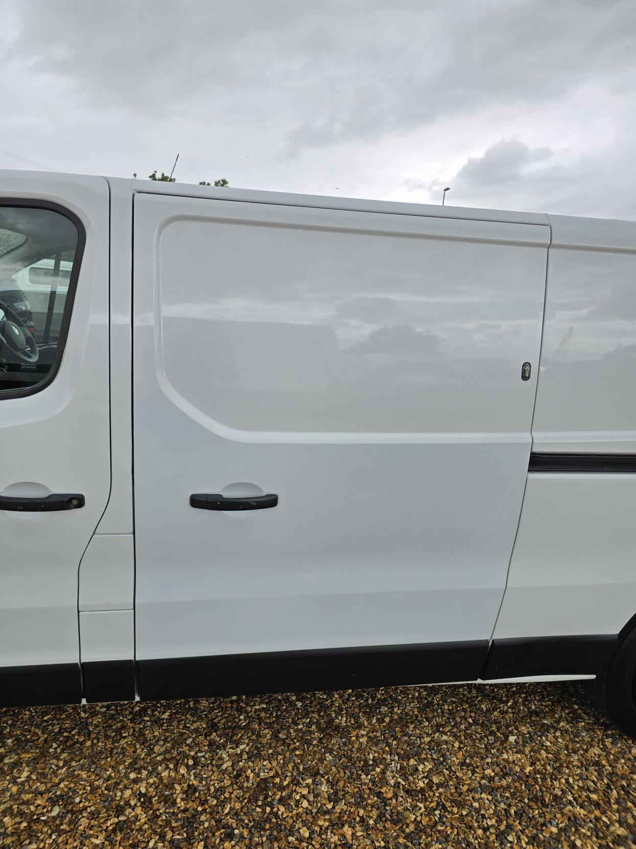 Renault Trafic 1.6 dCi 29 Business Panel Van 5dr Diesel Manual LWB Standard Roof Euro 6 (120 ps)