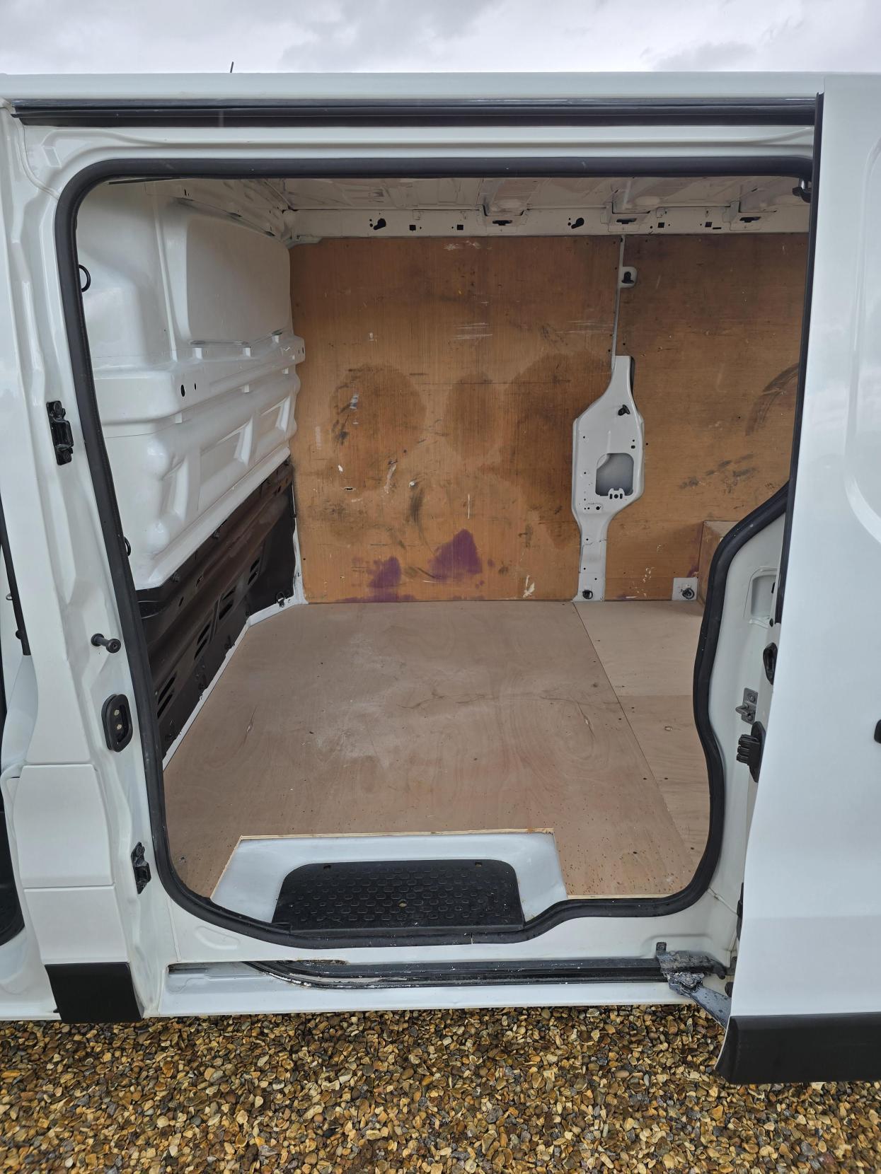 Renault Trafic 1.6 dCi 29 Business Panel Van 5dr Diesel Manual LWB Standard Roof Euro 6 (120 ps)