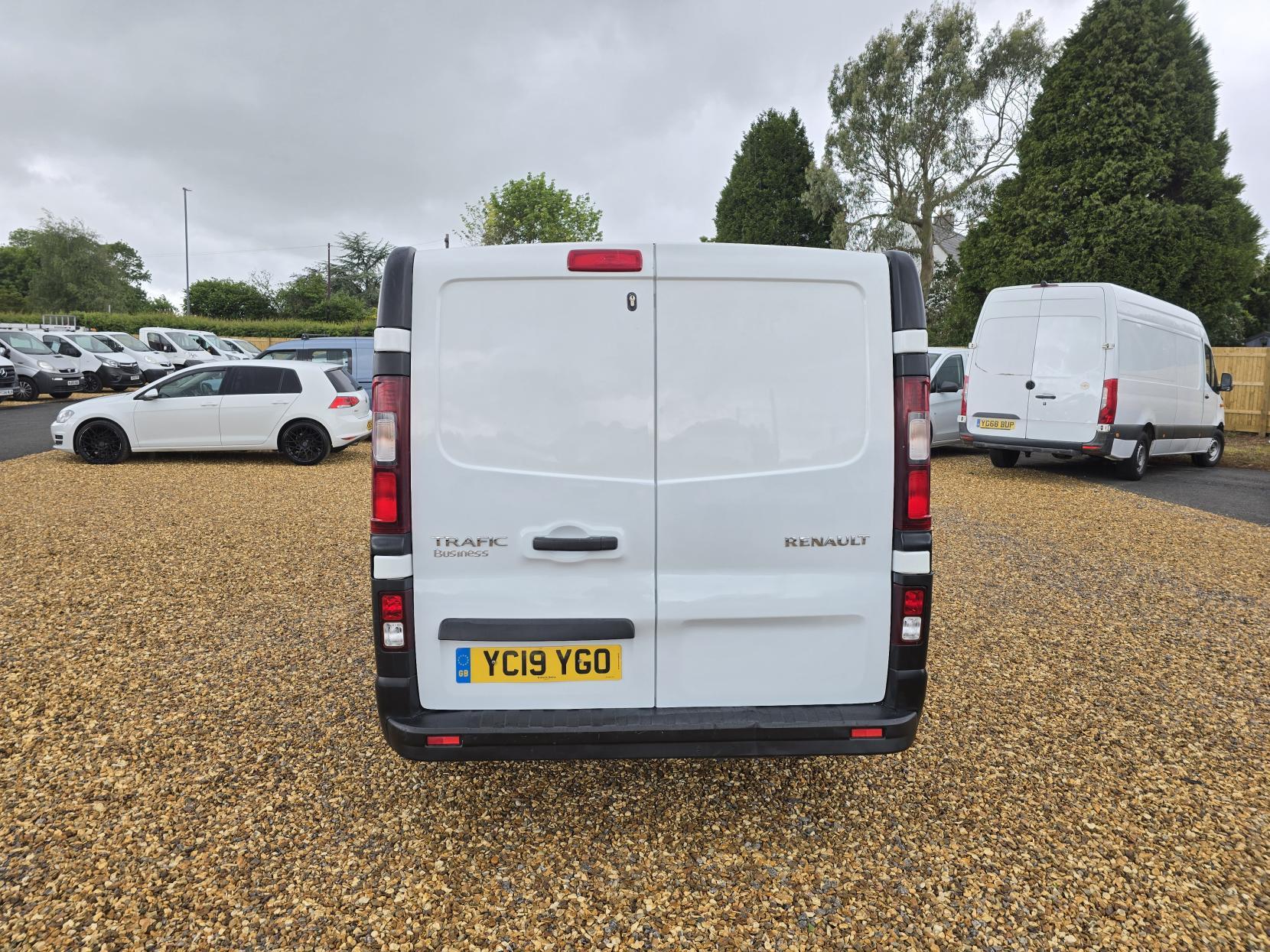 Renault Trafic 1.6 dCi 29 Business Panel Van 5dr Diesel Manual LWB Standard Roof Euro 6 (120 ps)