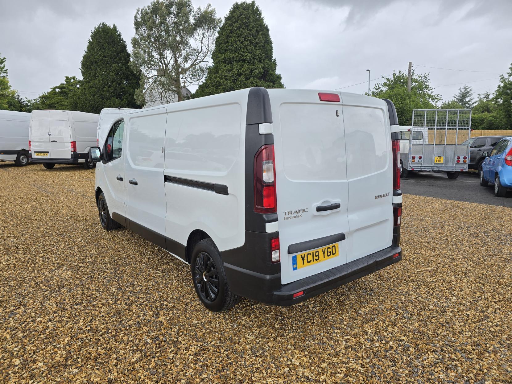 Renault Trafic 1.6 dCi 29 Business Panel Van 5dr Diesel Manual LWB Standard Roof Euro 6 (120 ps)