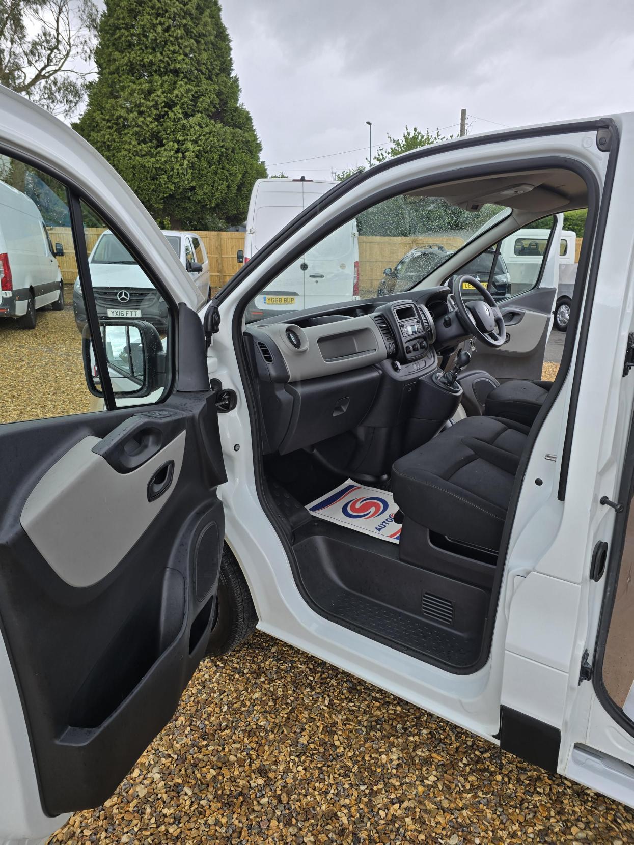 Renault Trafic 1.6 dCi 29 Business Panel Van 5dr Diesel Manual LWB Standard Roof Euro 6 (120 ps)