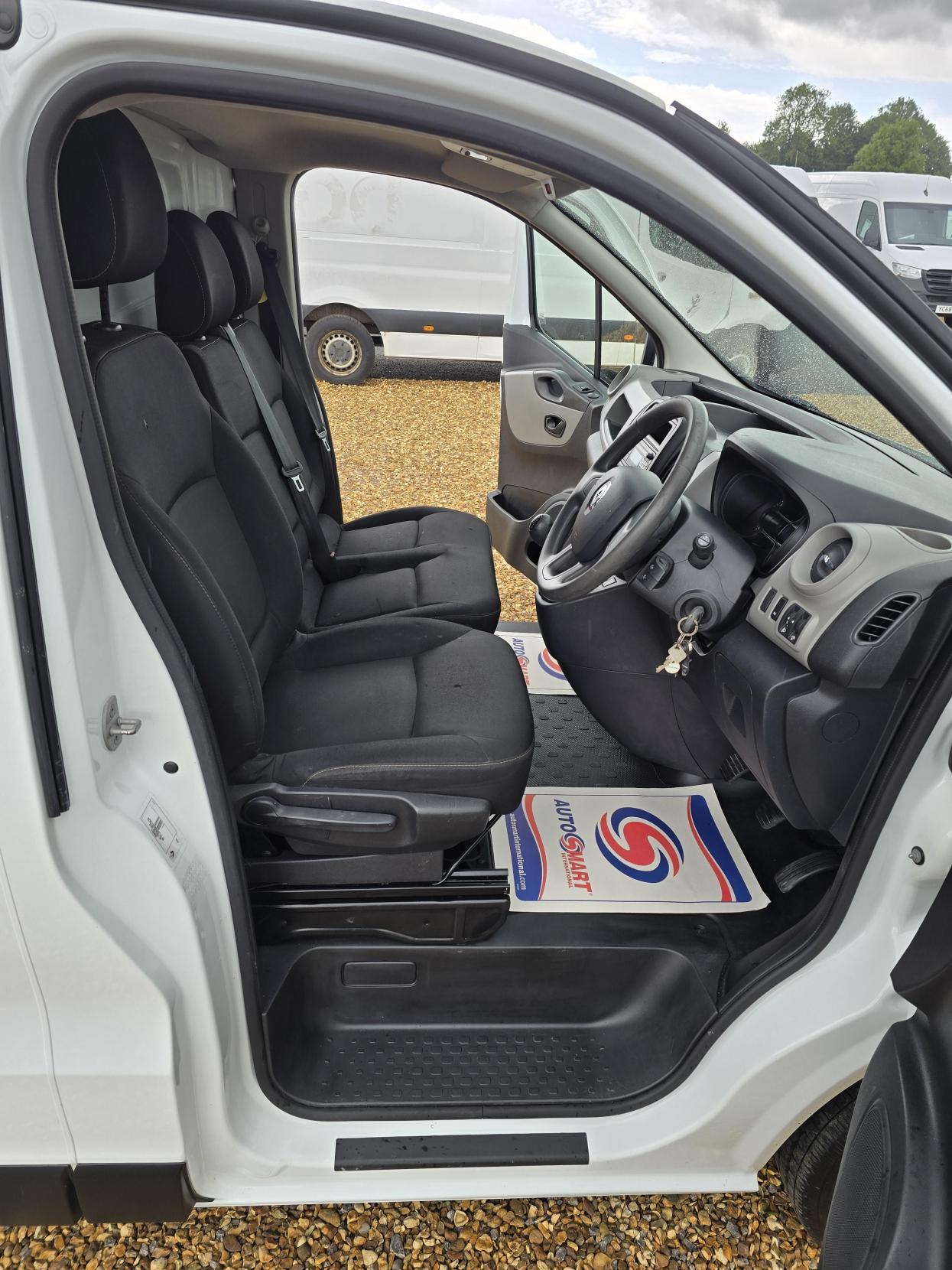 Renault Trafic 1.6 dCi 29 Business Panel Van 5dr Diesel Manual LWB Standard Roof Euro 6 (120 ps)