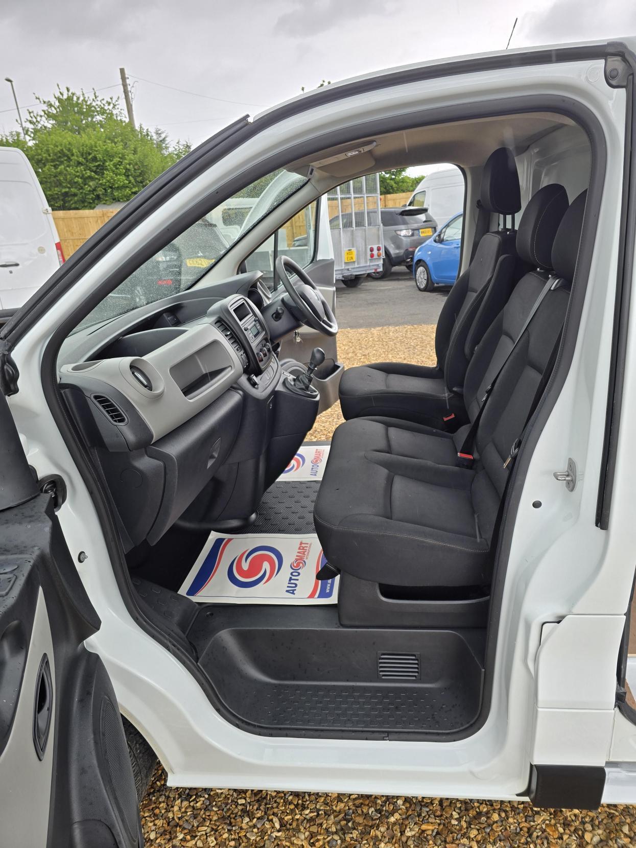 Renault Trafic 1.6 dCi 29 Business Panel Van 5dr Diesel Manual LWB Standard Roof Euro 6 (120 ps)