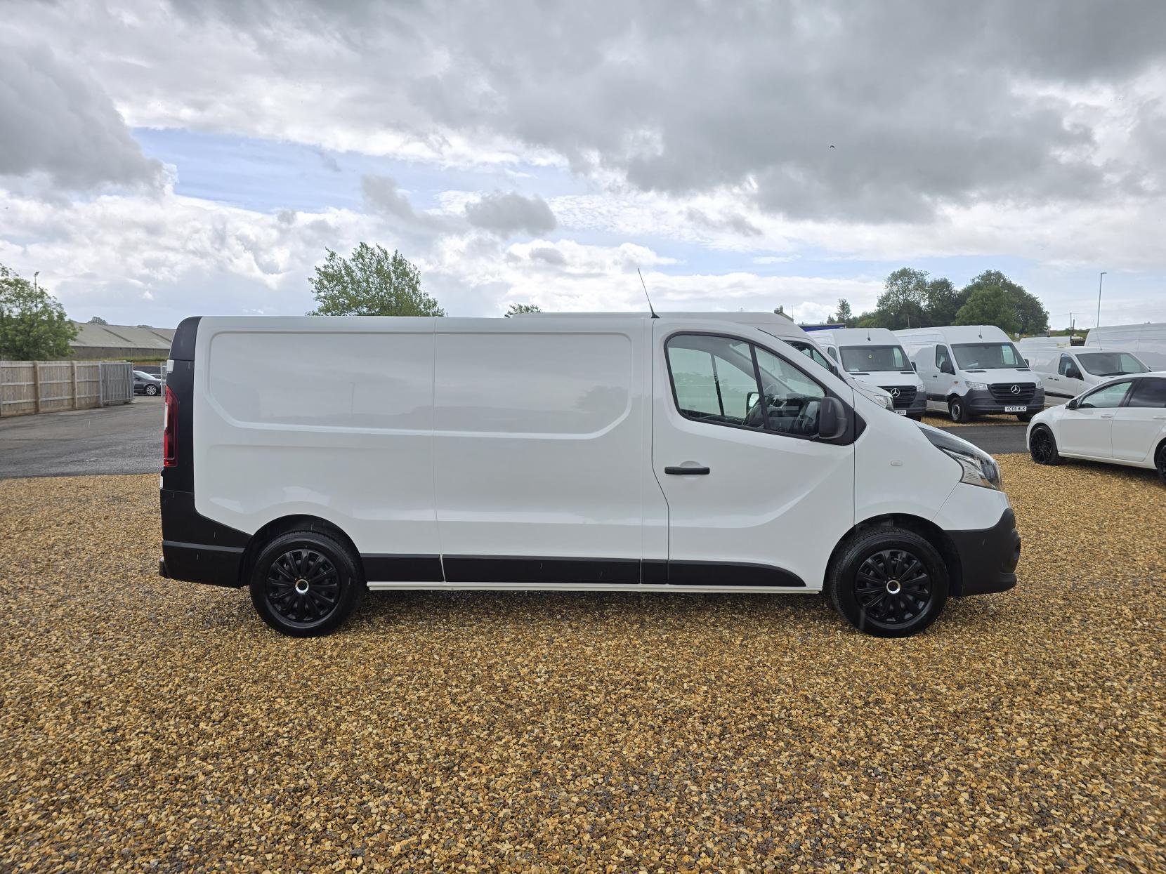 Renault Trafic 1.6 dCi 29 Business Panel Van 5dr Diesel Manual LWB Standard Roof Euro 6 (120 ps)
