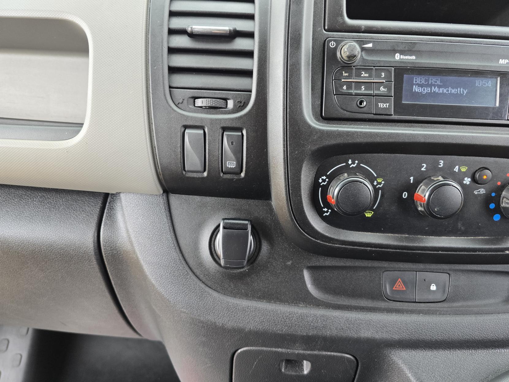 Renault Trafic 1.6 dCi 29 Business Panel Van 5dr Diesel Manual LWB Standard Roof Euro 6 (120 ps)