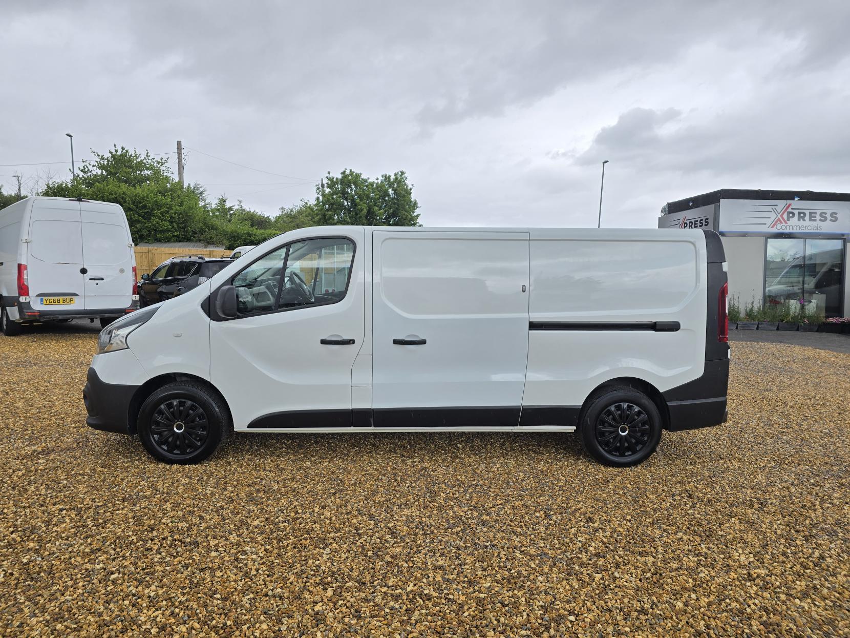Renault Trafic 1.6 dCi 29 Business Panel Van 5dr Diesel Manual LWB Standard Roof Euro 6 (120 ps)