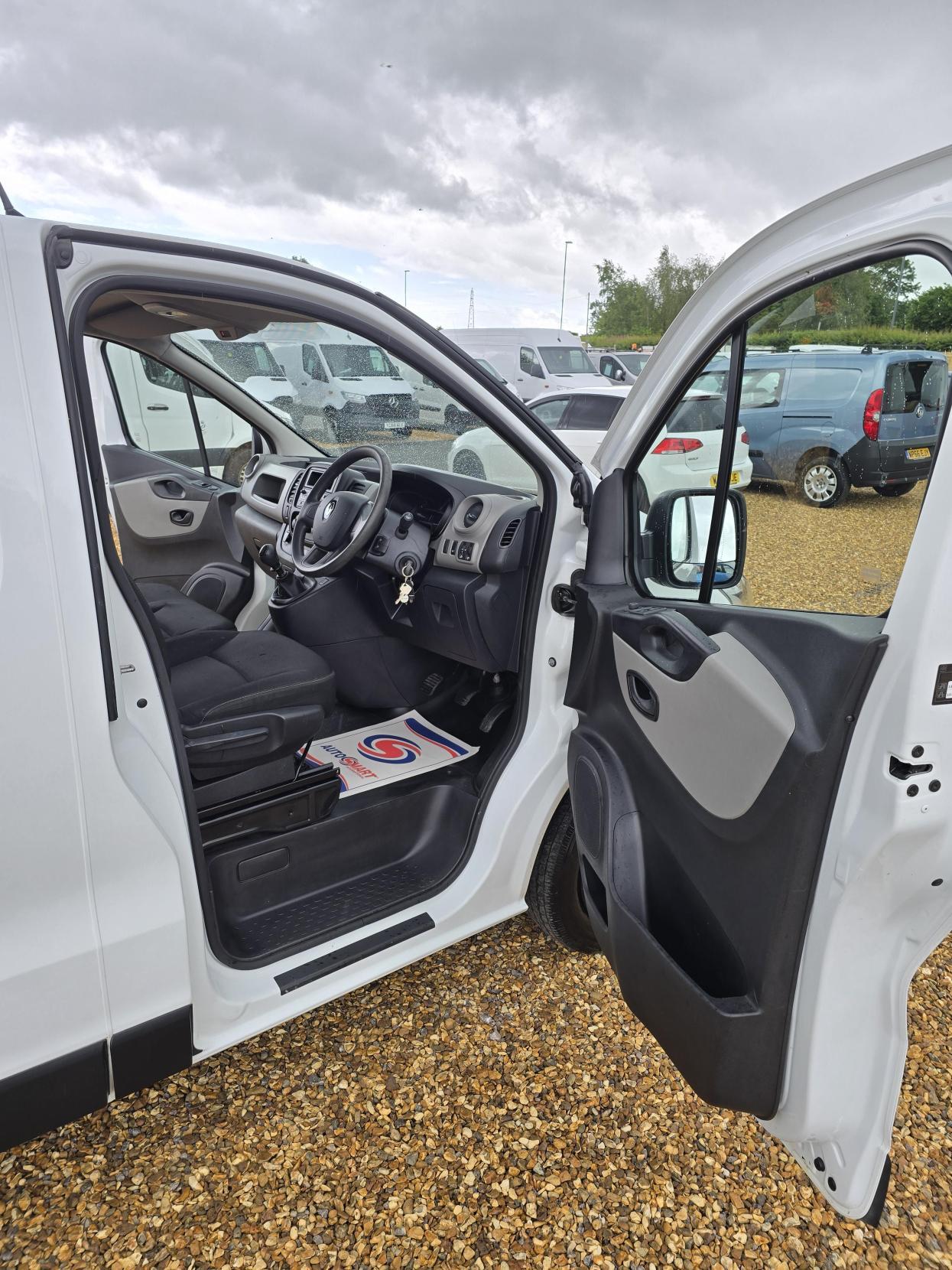Renault Trafic 1.6 dCi 29 Business Panel Van 5dr Diesel Manual LWB Standard Roof Euro 6 (120 ps)