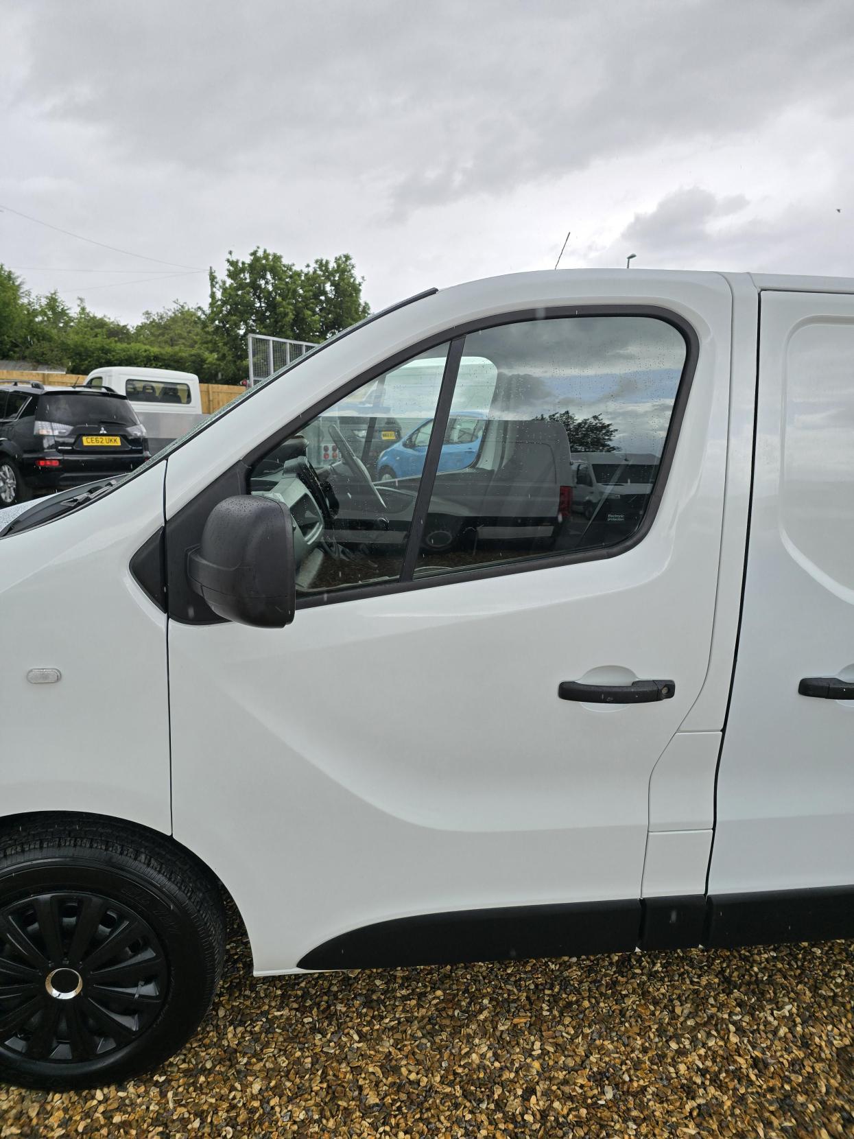 Renault Trafic 1.6 dCi 29 Business Panel Van 5dr Diesel Manual LWB Standard Roof Euro 6 (120 ps)