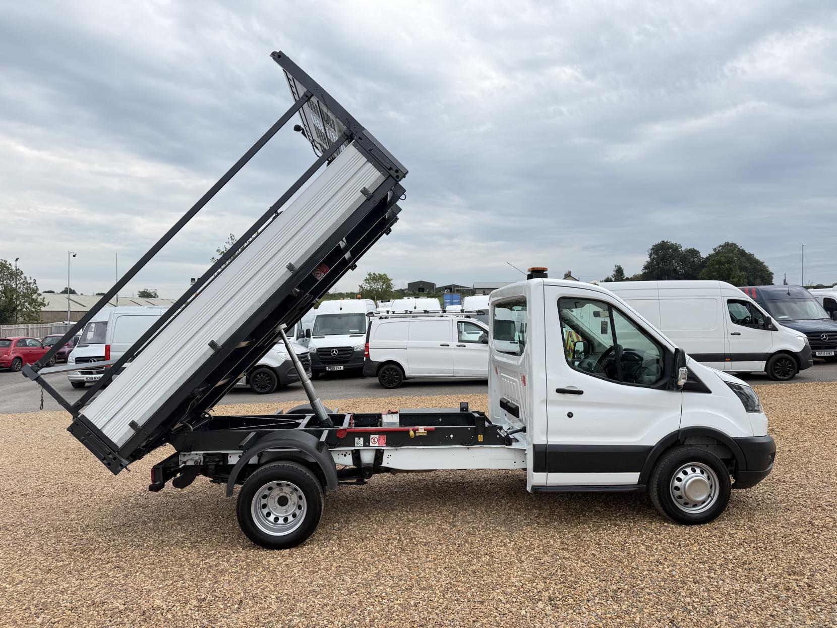 2018 Ford Transit 2.0 350 EcoBlue 1-Way Tipper 2dr Diesel Manual RWD L2 Euro 6 (1-Stop, DRW) (130 ps) - Thumbnail 12
