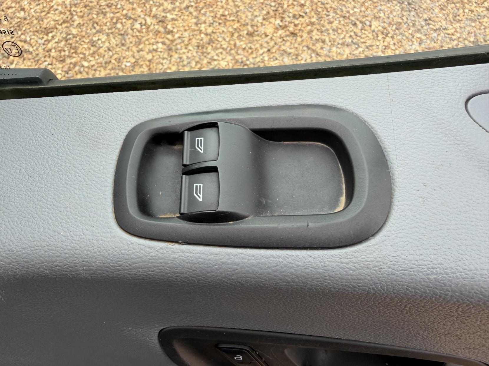 2018 Ford Transit 2.0 350 EcoBlue 1-Way Tipper 2dr Diesel Manual RWD L2 Euro 6 (1-Stop, DRW) (130 ps) - Thumbnail 31
